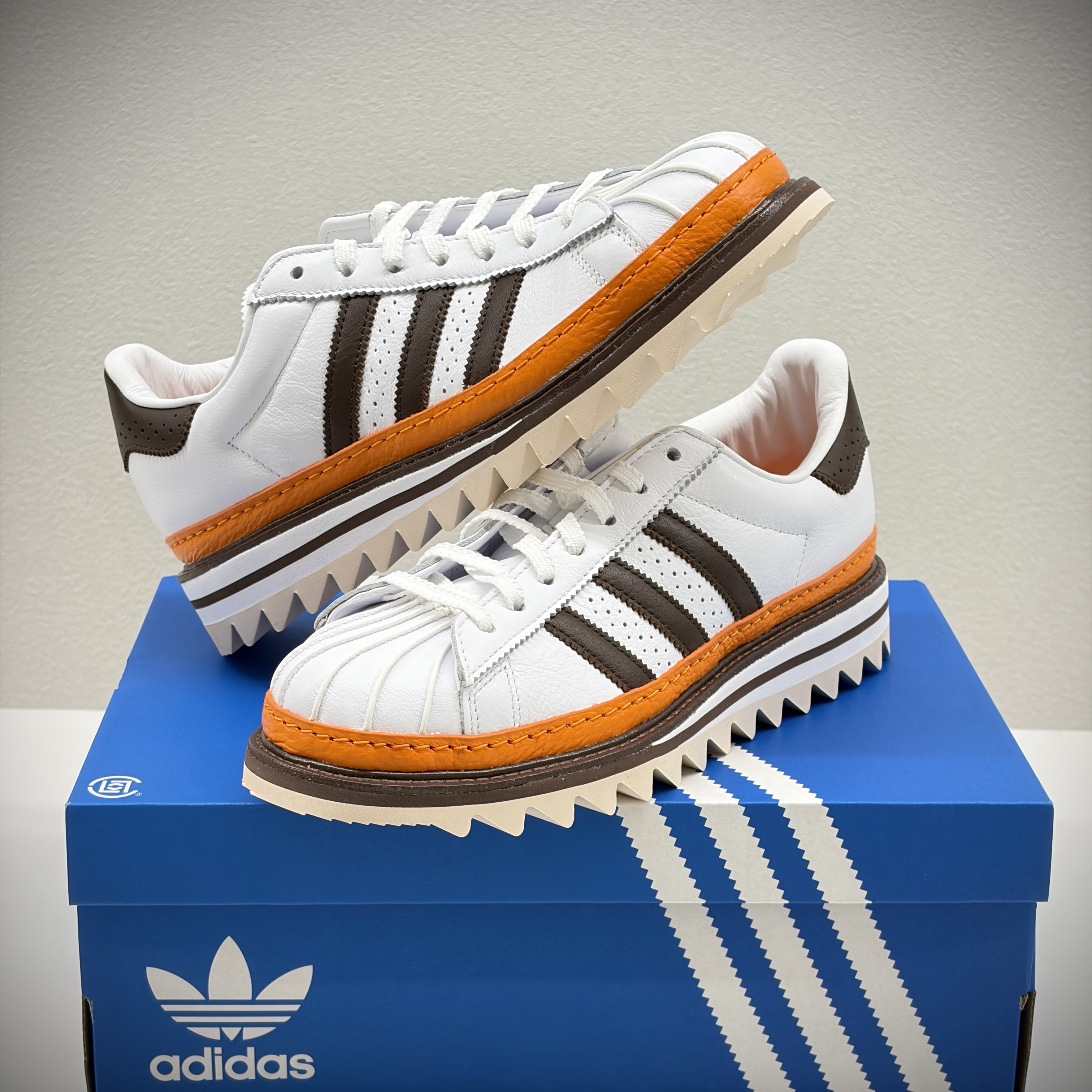 Adidas x Clot Superstar Footwear White Coffee 착용 스타일 - 1