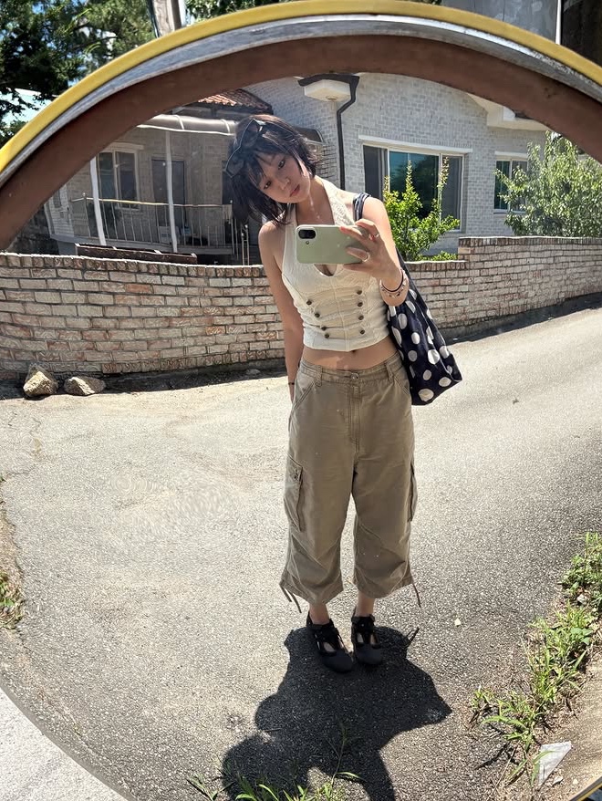 CHOWOO Vintage Military Capri Cargo Pants Washed Beige, CHOWOO Vintage Military Capri Cargo Pants Washed Khaki 착용 스타일 - 2