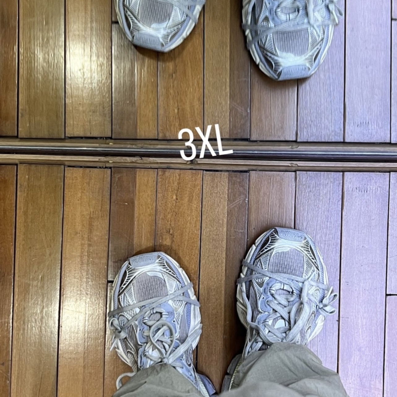 Balenciaga 3XL Sneakers Light Beige 착용 스타일