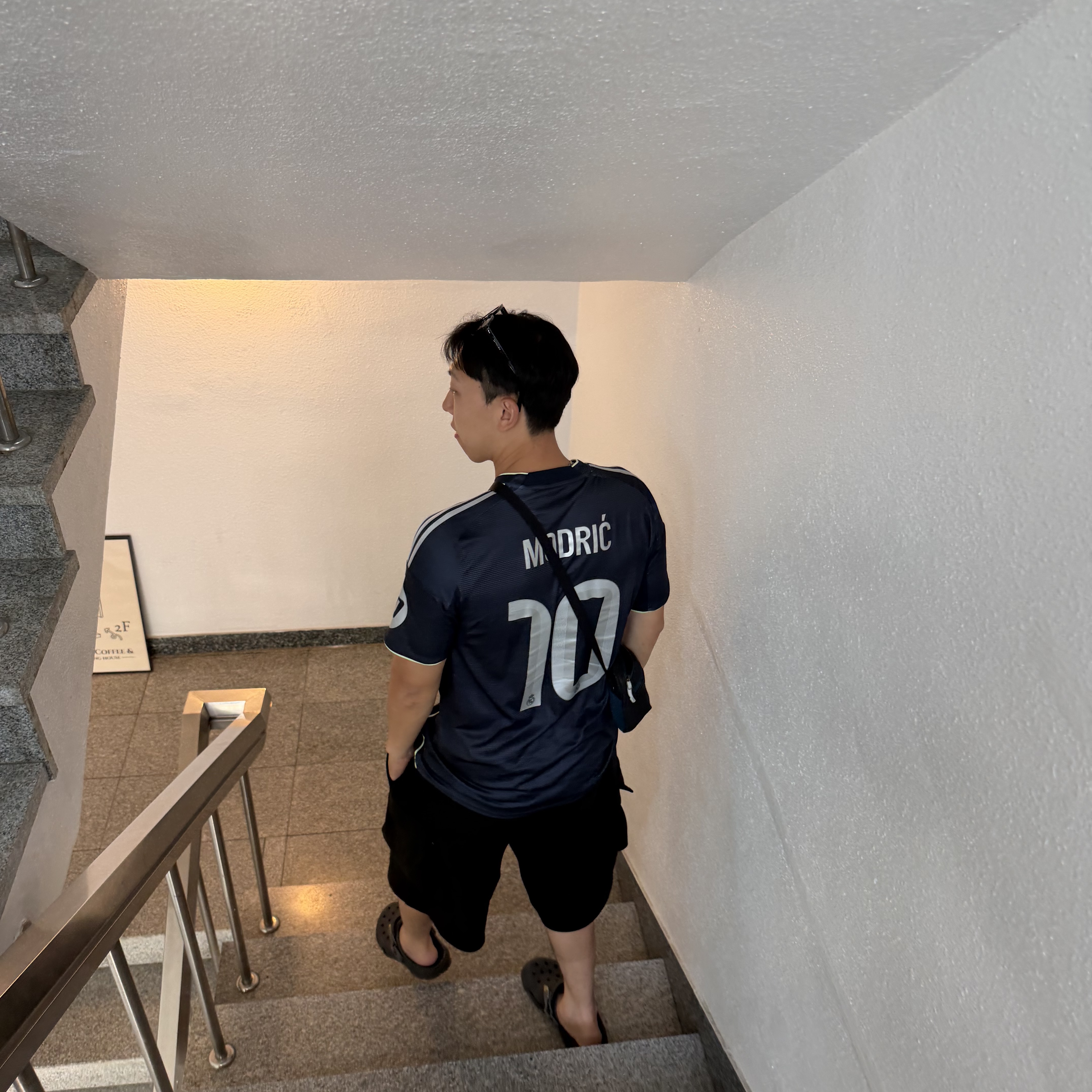 Adidas Real Madrid 2025/26 Away Jersey Legend Ink - KR Sizing (Non Marking Ver.) 착용 스타일