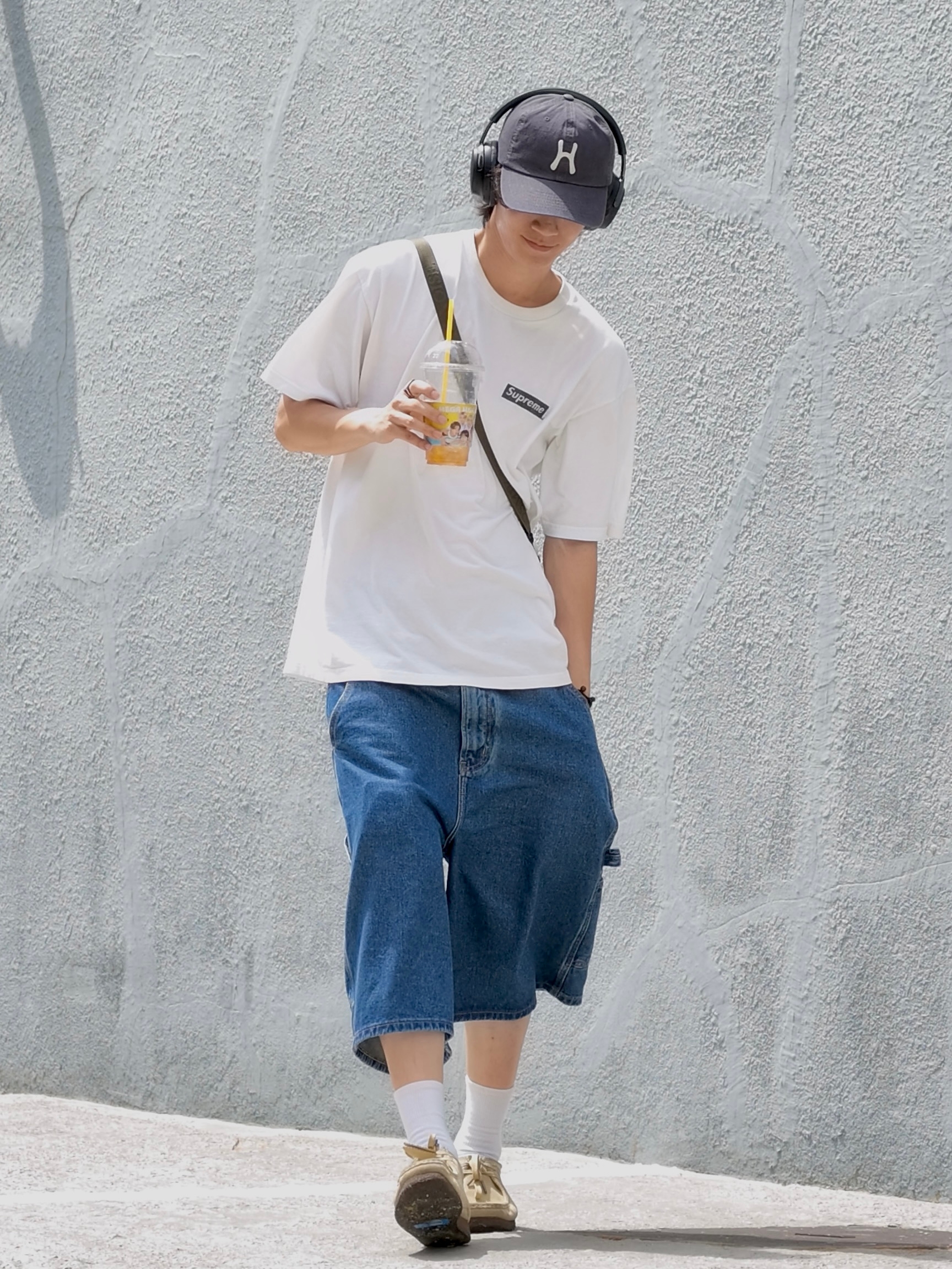Supreme Body Snatchers T-Shirt White - 23SS, GU x Undercover 2-Way Bag Olive 착용 스타일 - 1