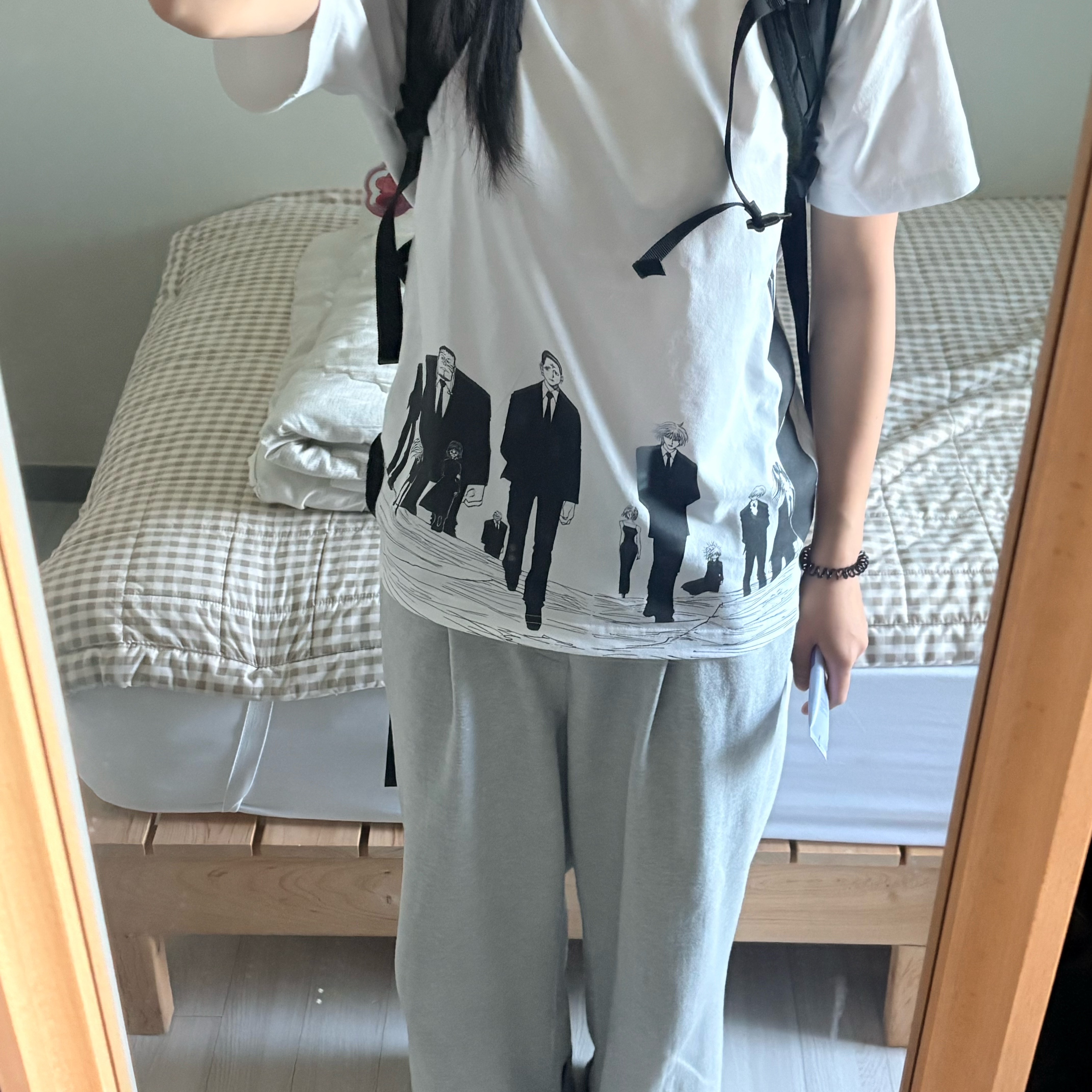 Uniqlo UT Shueisha 100th Anniversary Hunter x Hunter T-Shirt White, Salomon Trailblazer 20 Black 착용 스타일