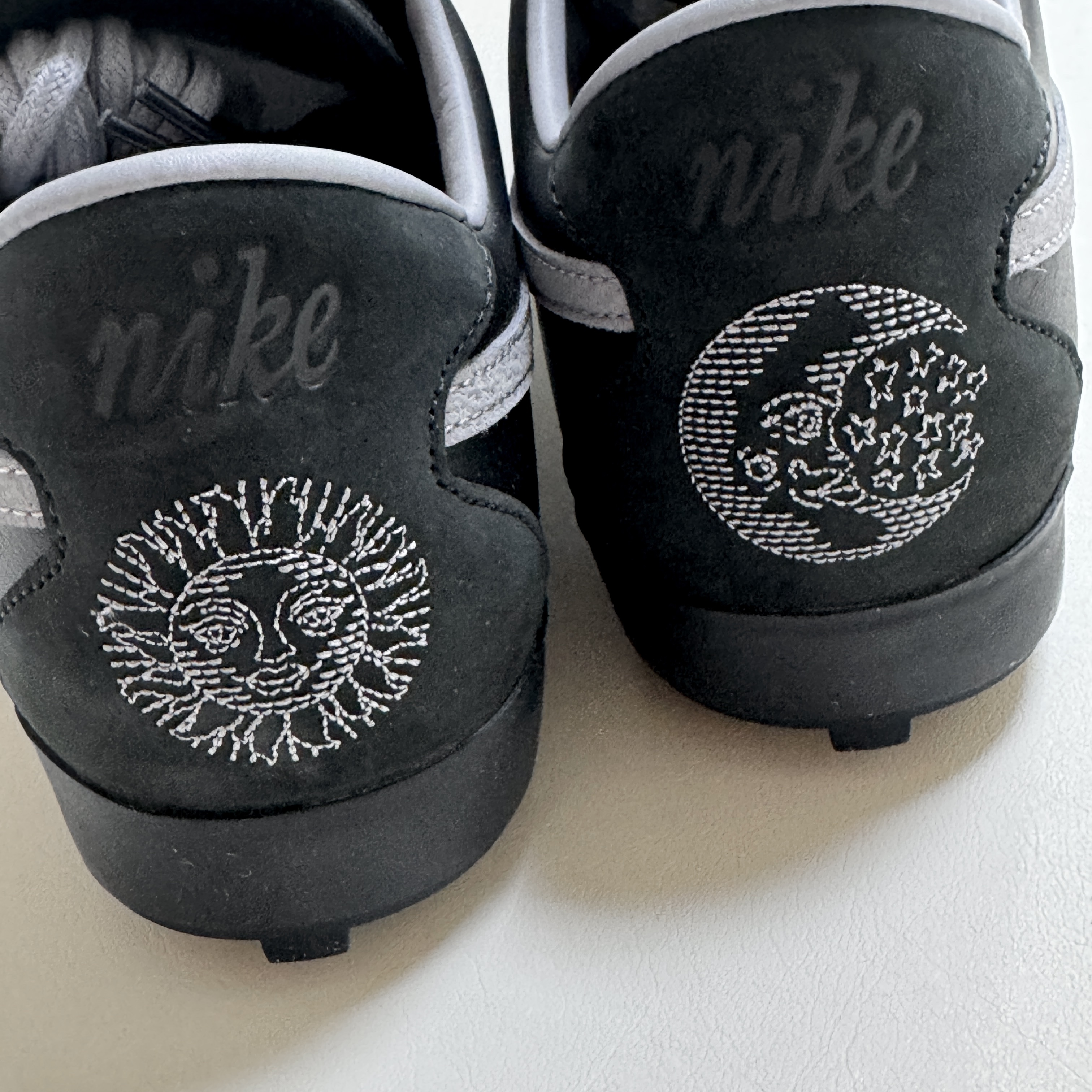 Nike Astrograbber Off Noir Cement Grey 착용 스타일 - 3