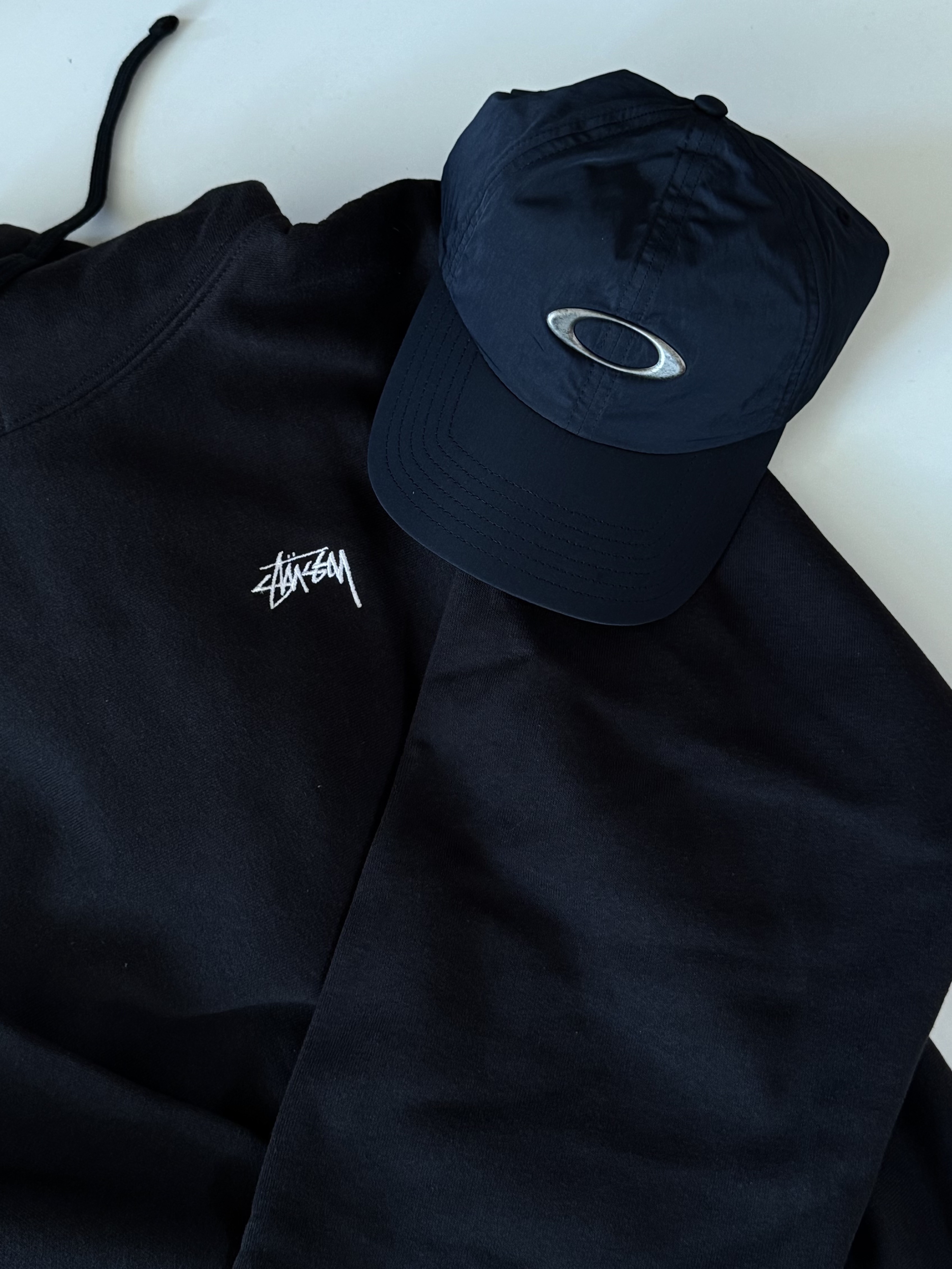 Stussy Stock Logo Hoodie Washed Black, Telfar x Eastpak Circle Bag Black 착용 스타일 - 7