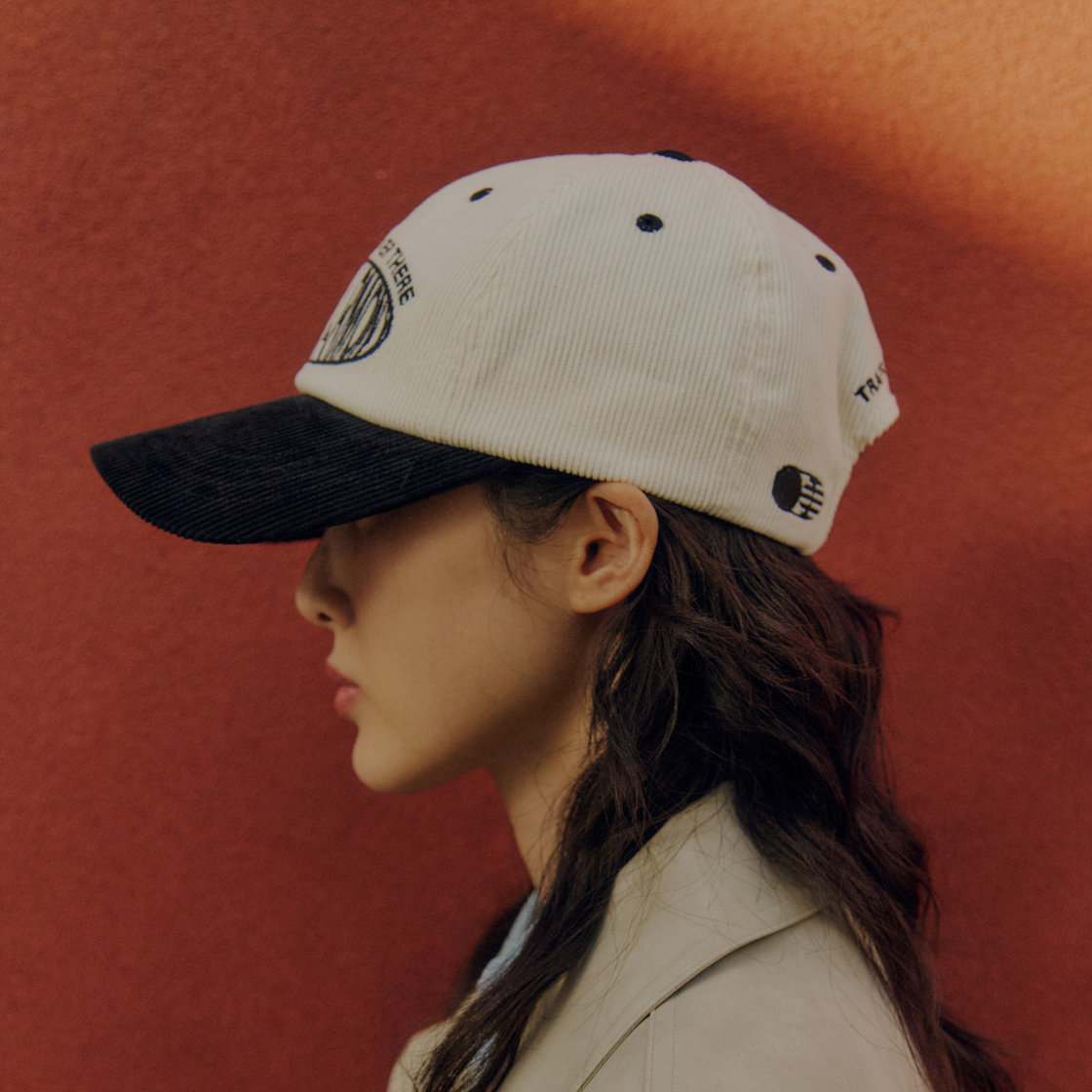 트래픽하모니 코듀로이 TH 로고 딥핏 볼캡 블랙(Traffic Harmony Corduroy TH Logo Deep Fit Ball Cap Black) - 4