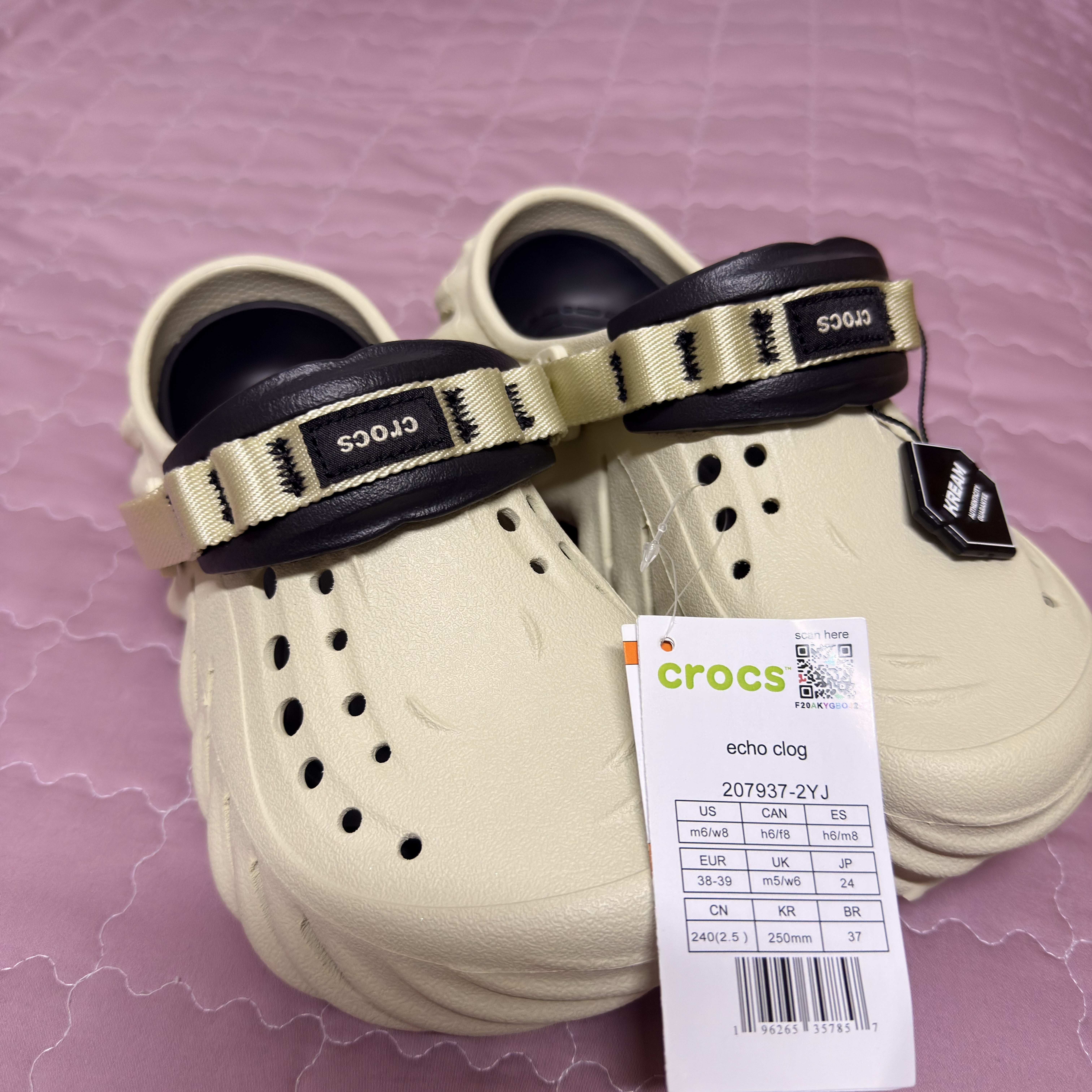 Crocs Echo Clog Bone Black 착용 스타일 - 2