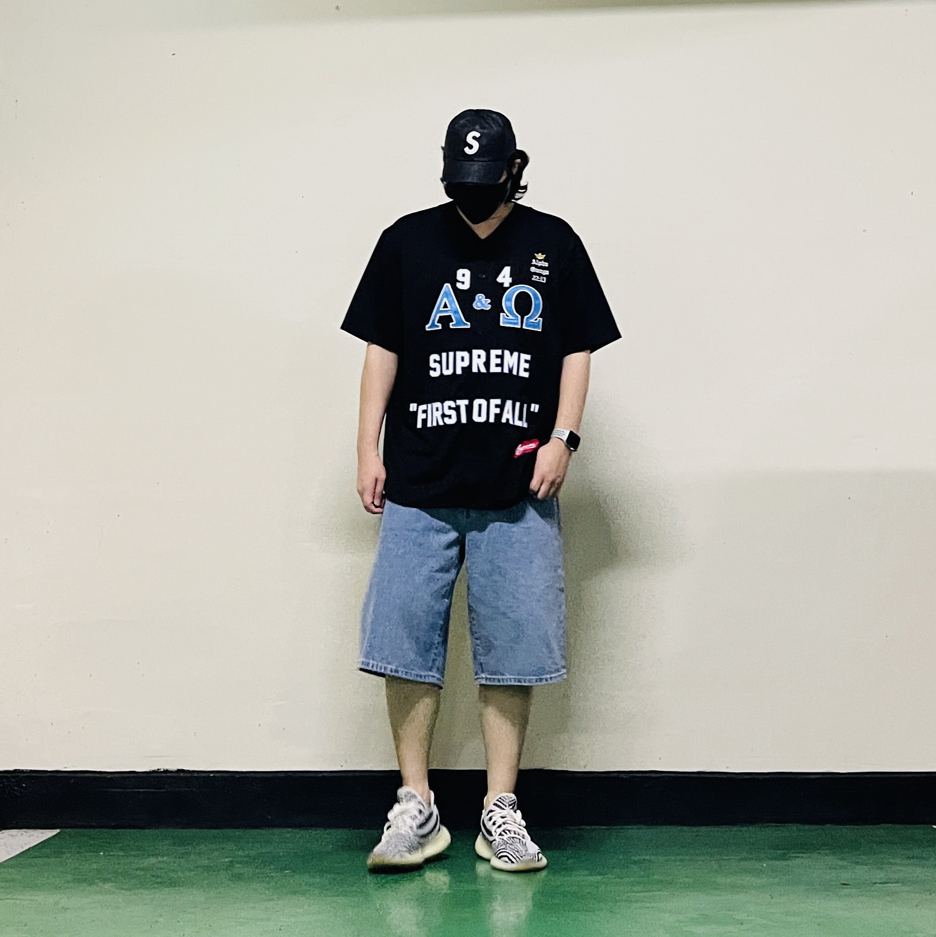 Supreme Alpha Omega Baseball Jersey Black - 24FW, Supreme Baggy Denim Short Washed Indigo - 26SS 착용 스타일 - 1