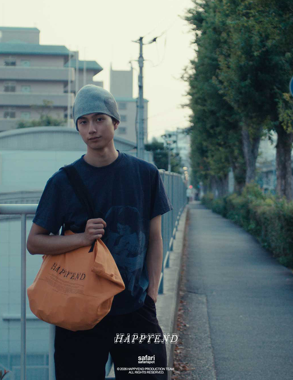 [KREAM 단독] 사파리스팟 x 해피엔드 허그 티셔츠 (네이비)([KREAM 단독] Safarispot X Happyend Hug T-Shirt (Navy)) - 3