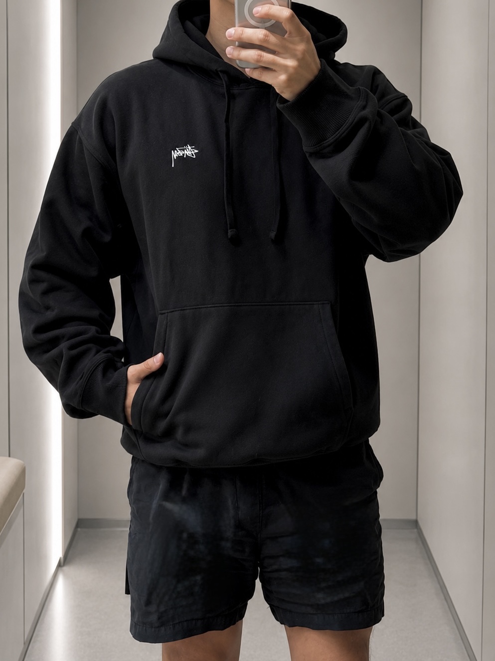Stussy Stock Logo Hoodie Washed Black, Telfar x Eastpak Circle Bag Black 착용 스타일 - 1