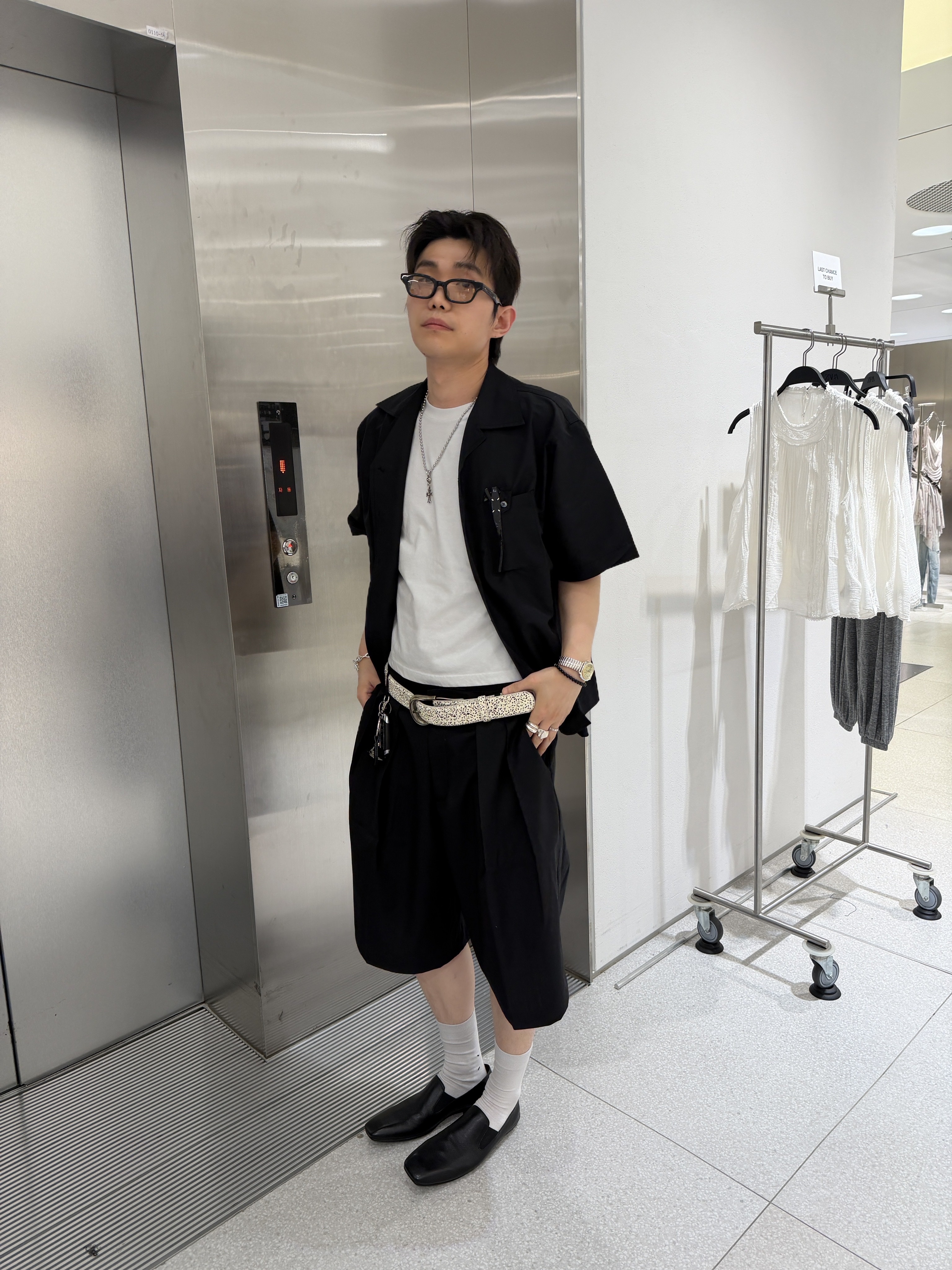 Undermycar Glide Open Collar Shirts Black, Undermycar Two Tuck Wide Shorts Slacks Black 착용 스타일 - 2