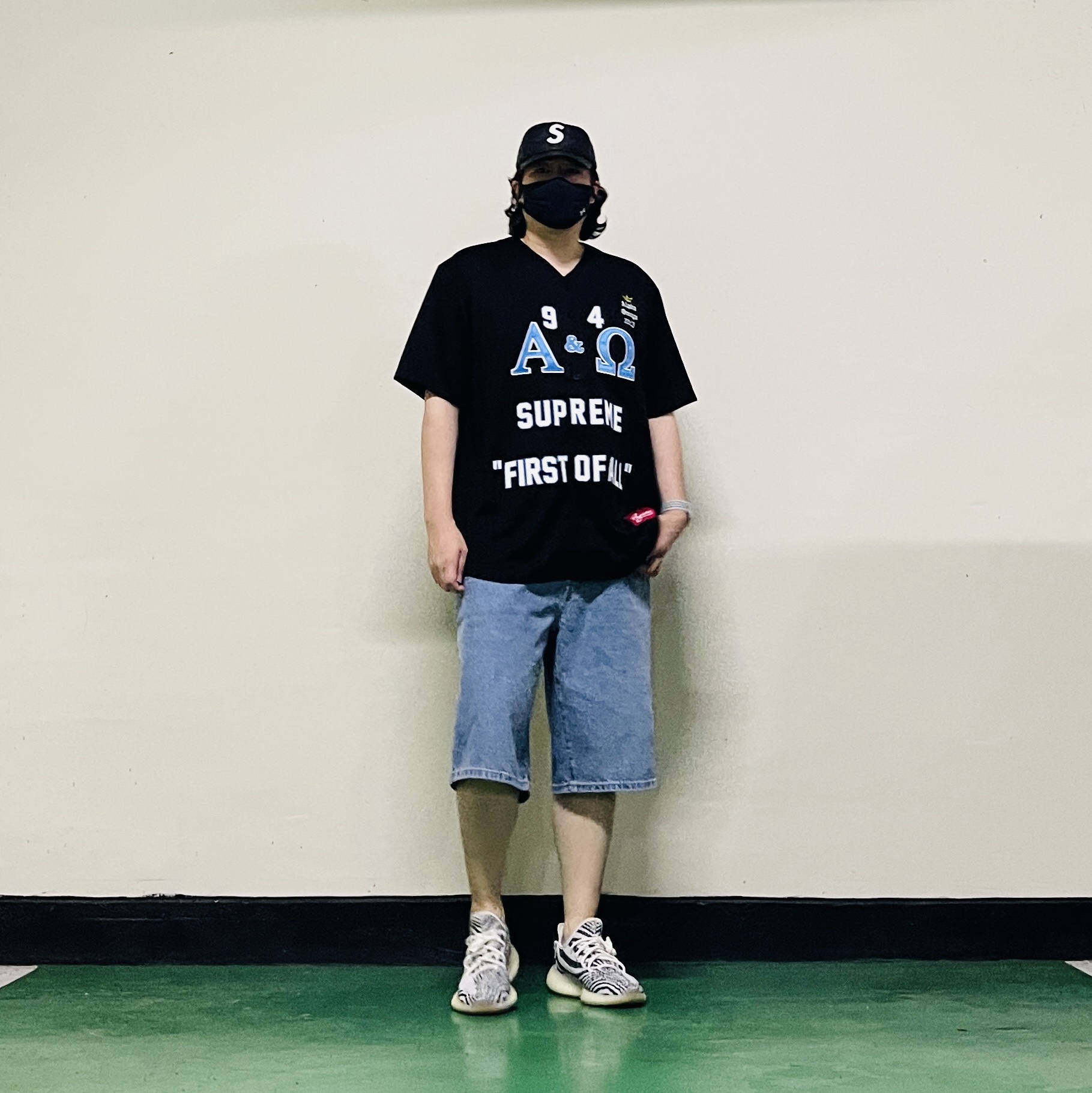 Supreme Alpha Omega Baseball Jersey Black - 24FW, Supreme Baggy Denim Short Washed Indigo - 26SS 착용 스타일 - 7