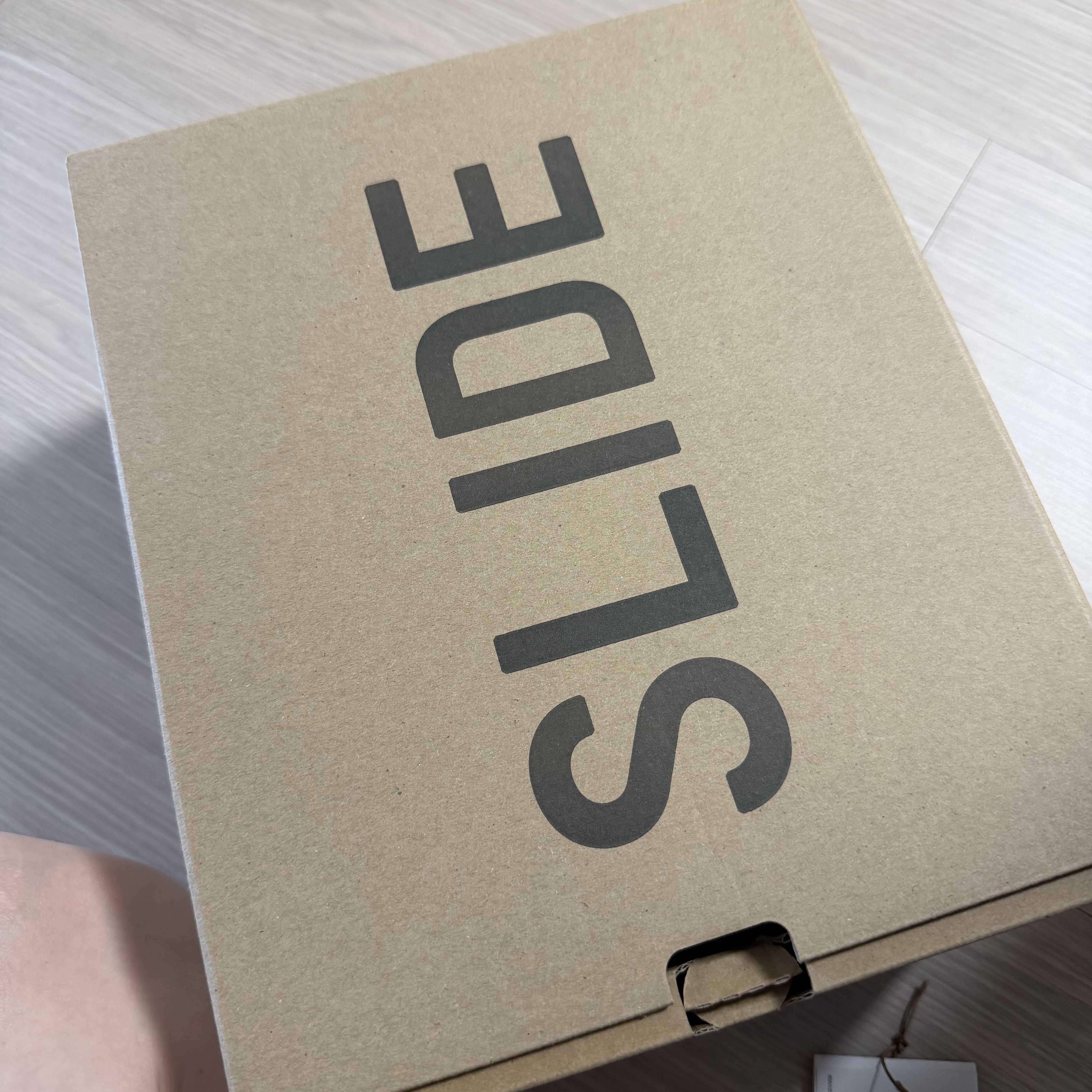 Adidas Yeezy Slide Bone 2022/2023 착용 스타일 - 2
