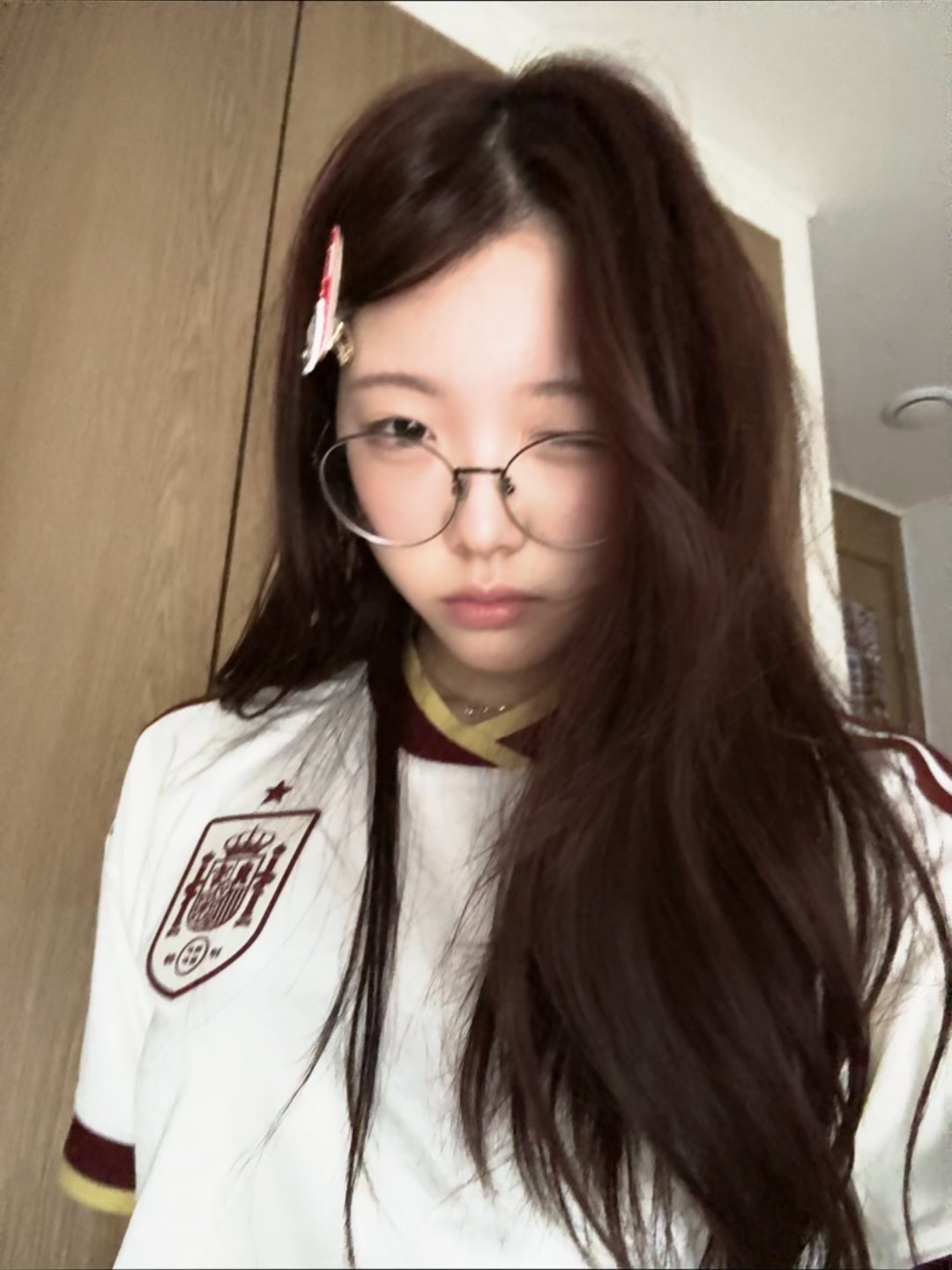 Adidas Spain 2026 Away Jersey Off White - KR Sizing (Non Marking Ver.) 착용 스타일 - 1