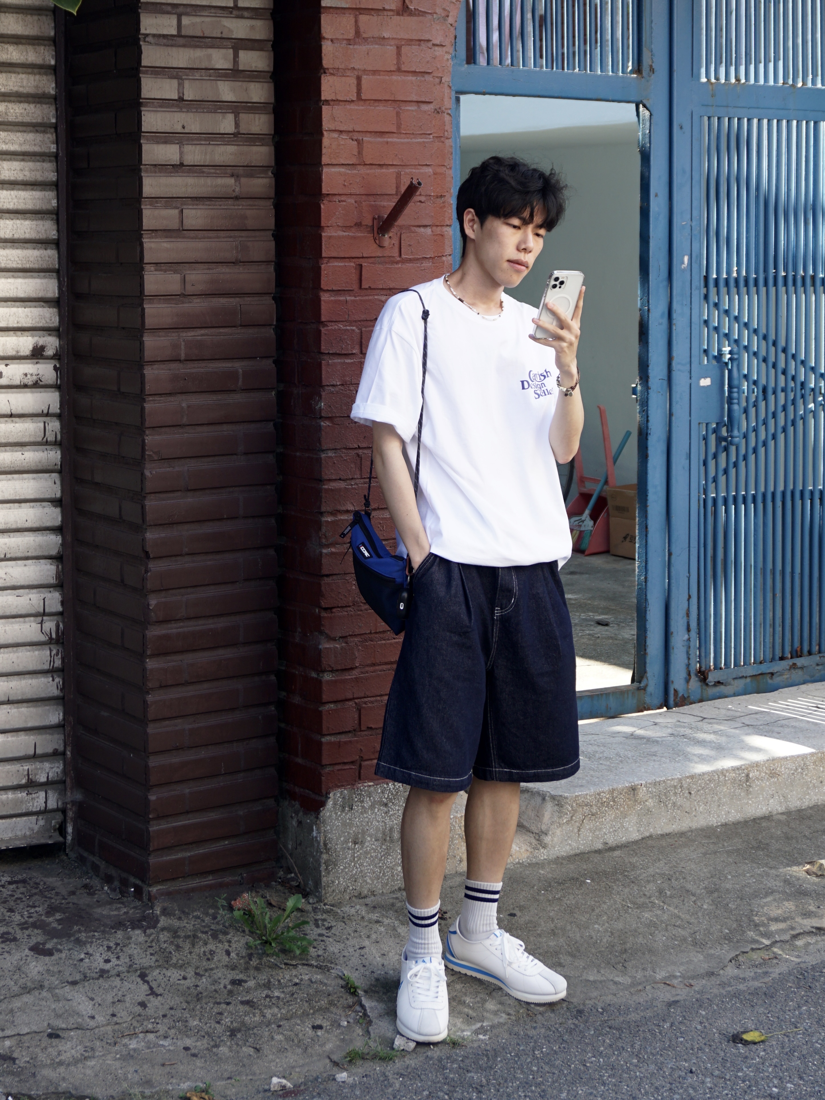 CAVISH Seller Logo SS Tee White 착용 스타일 - 3