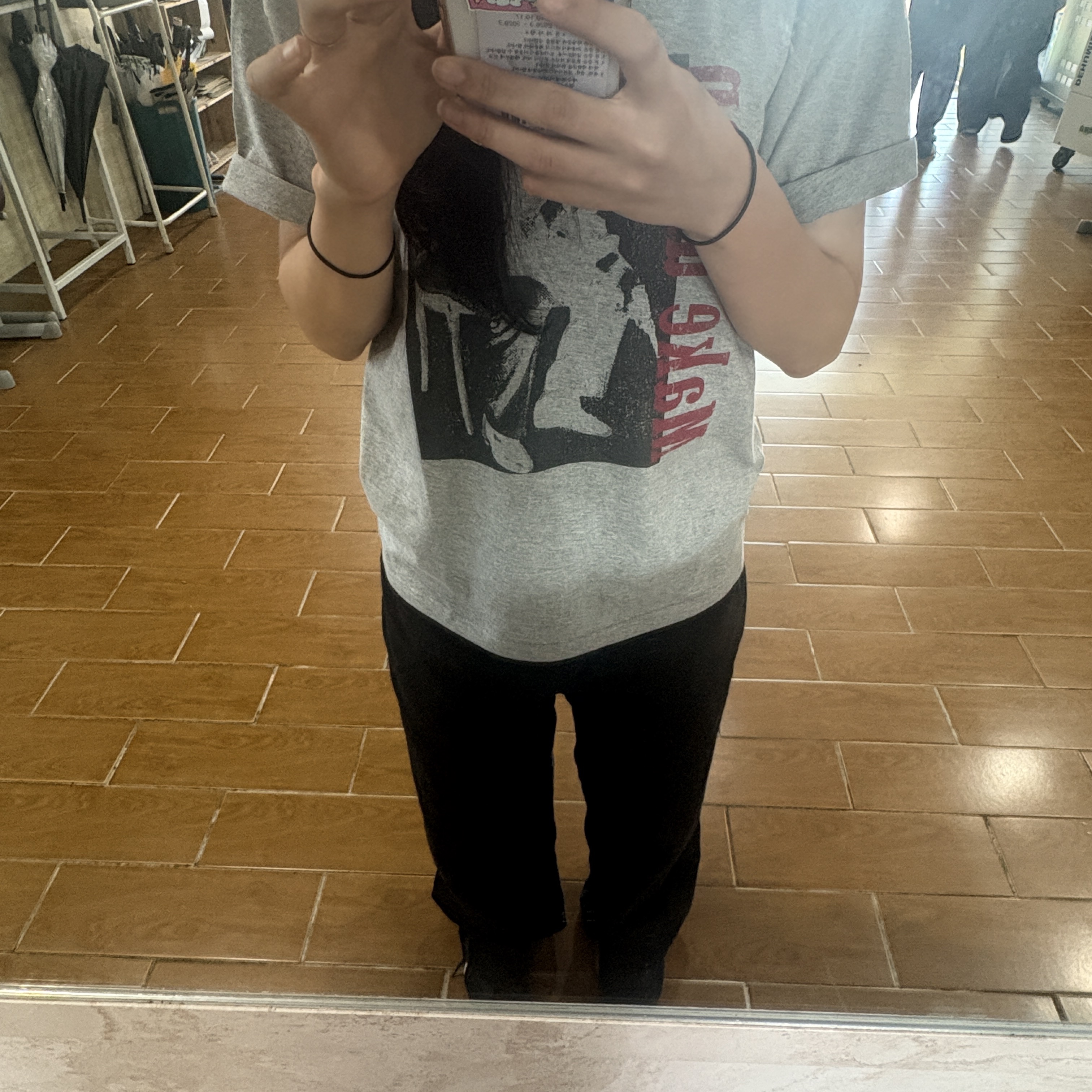 AMOU Trouble Half T-Shirts Gray 착용 스타일