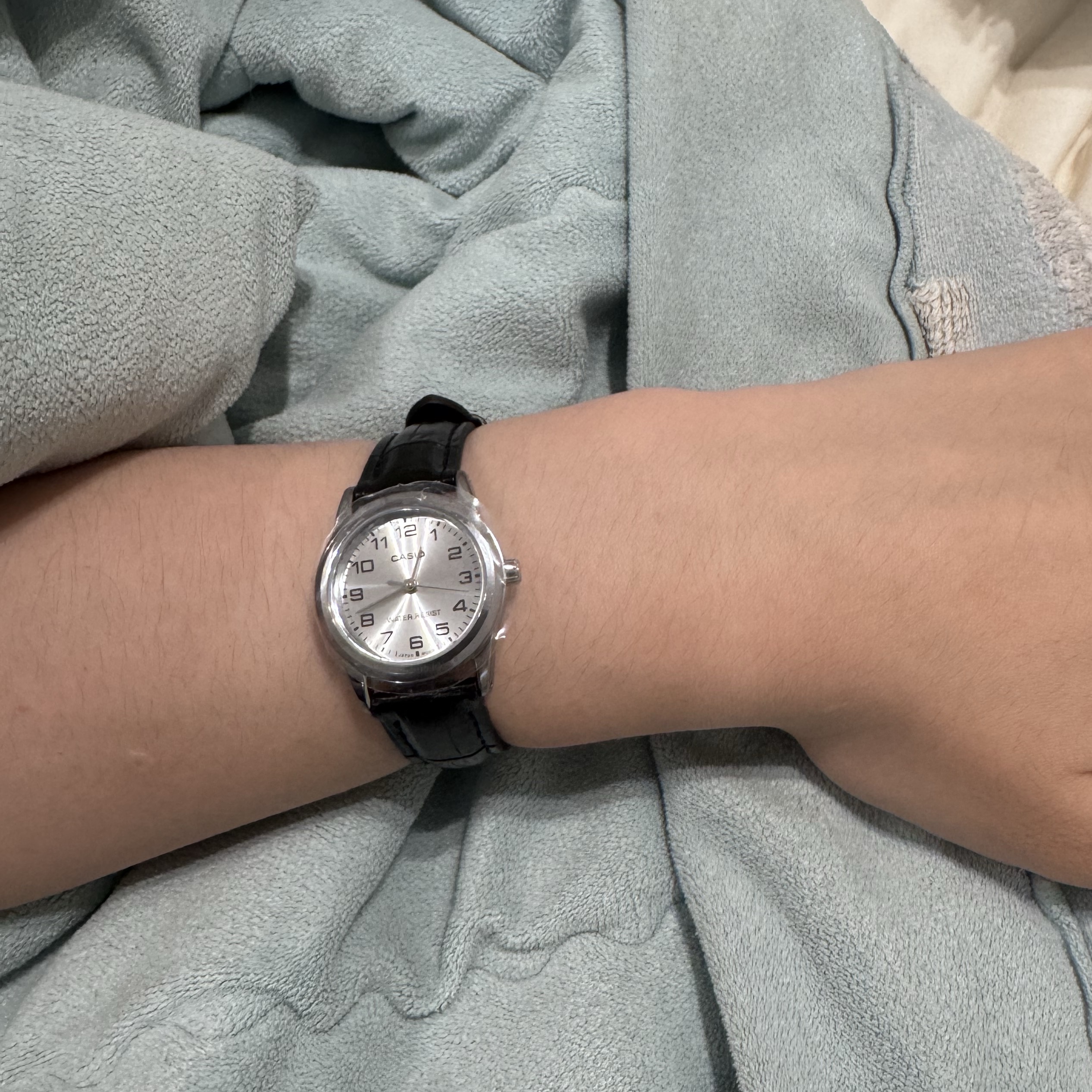 Casio LTP-V001L-7B 착용 스타일 - 2