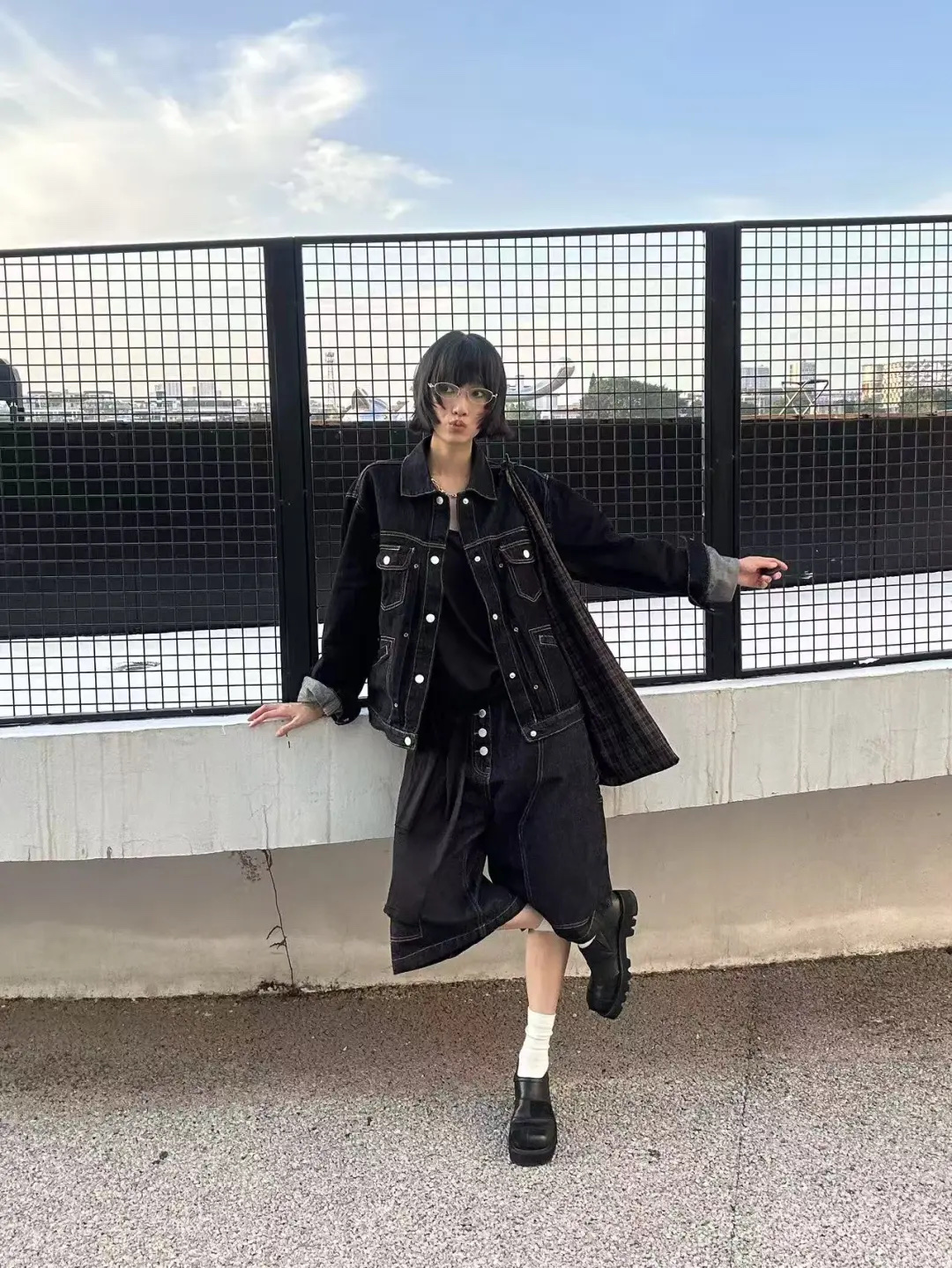 STEEPC Lazy indigo denim jacket, STEEPC Lazy Indigo Bermuda Jeans 착용 스타일 - 1