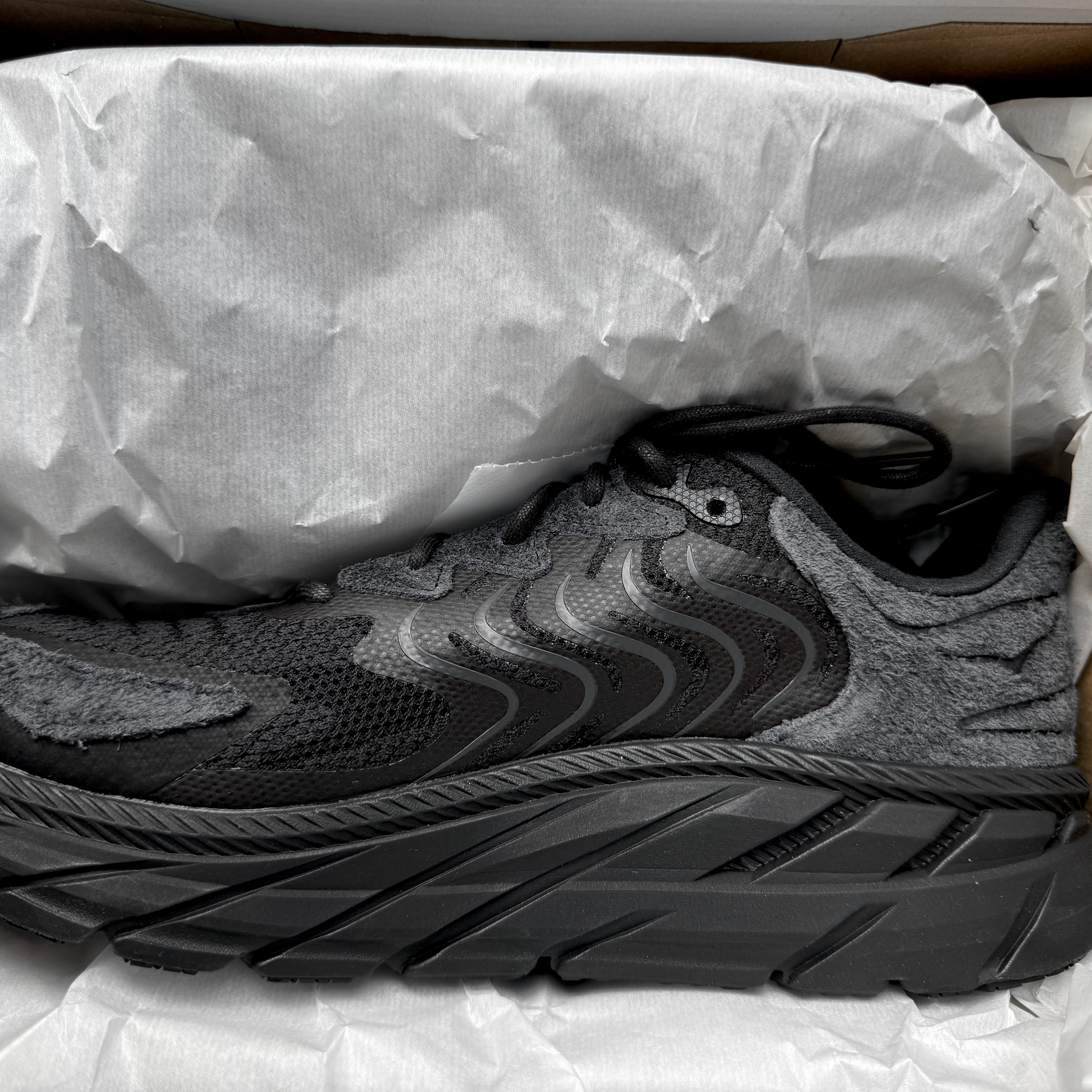 Hoka Clifton LS Black Asphalt 착용 스타일
