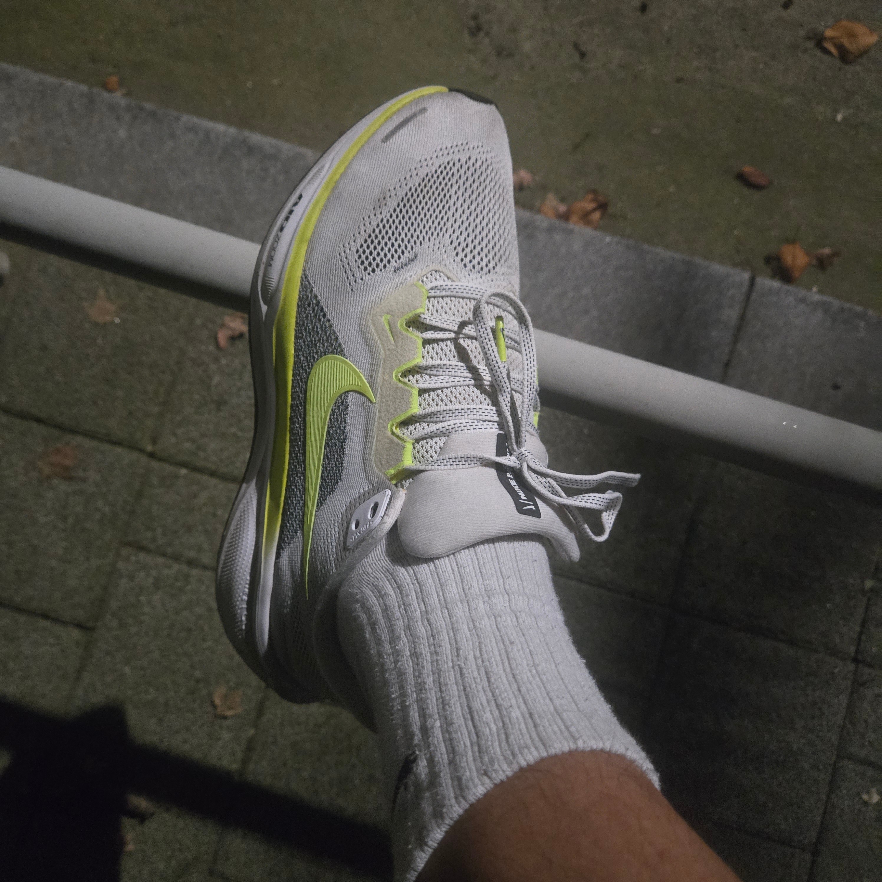 Nike Air Zoom Pegasus 41 White Black Volt, Nike Dri-Fit AS T-Shirt Black - Asia 착용 스타일 - 3