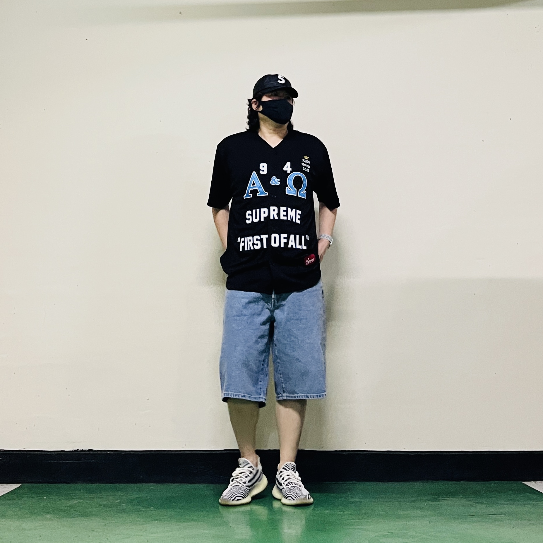 Supreme Alpha Omega Baseball Jersey Black - 24FW, Supreme Baggy Denim Short Washed Indigo - 26SS 착용 스타일 - 2