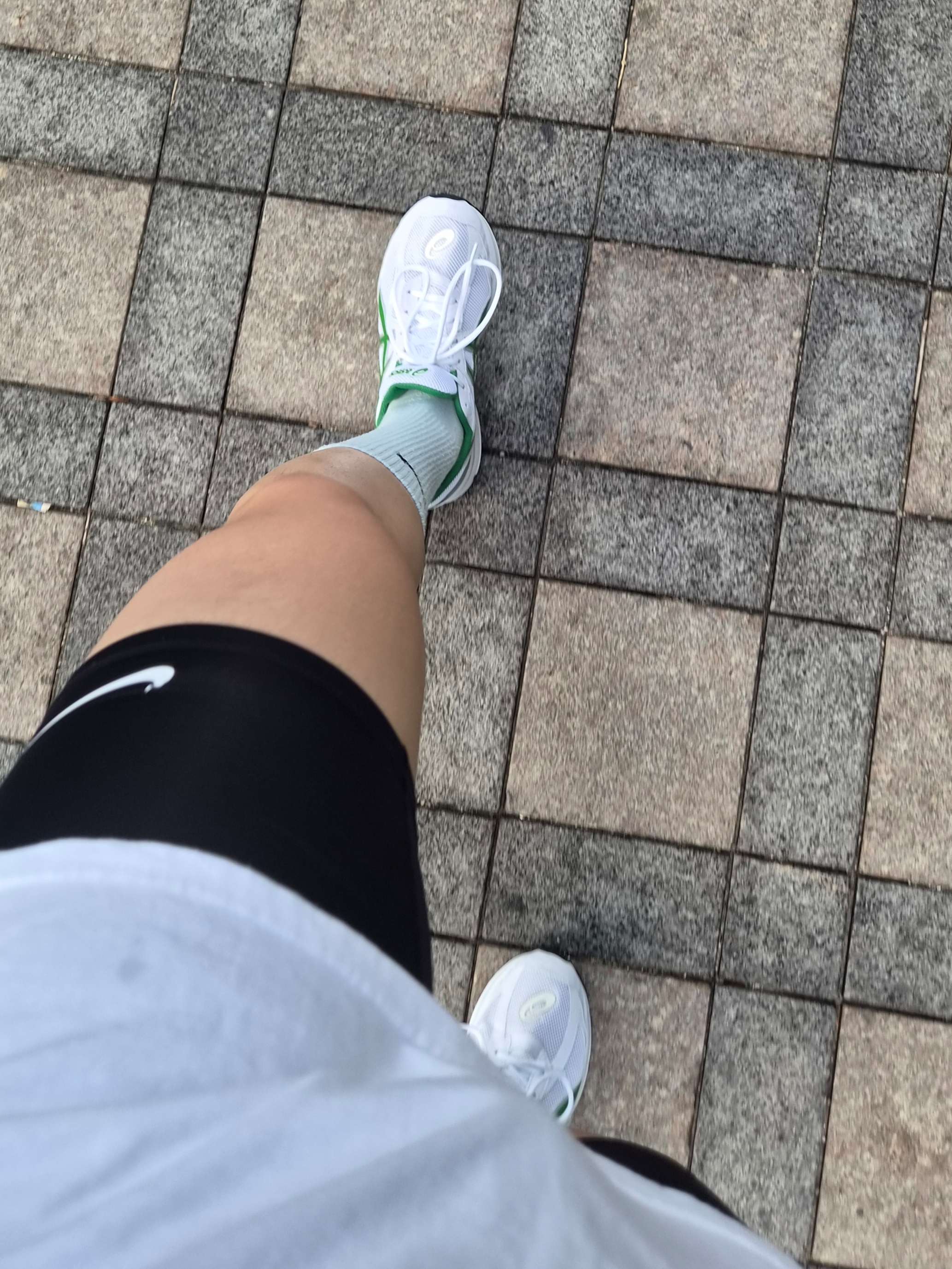 COS Quilted  Laptop Case Off White, Asics Jog 100 S White Green - 2E Wide 착용 스타일 - 2