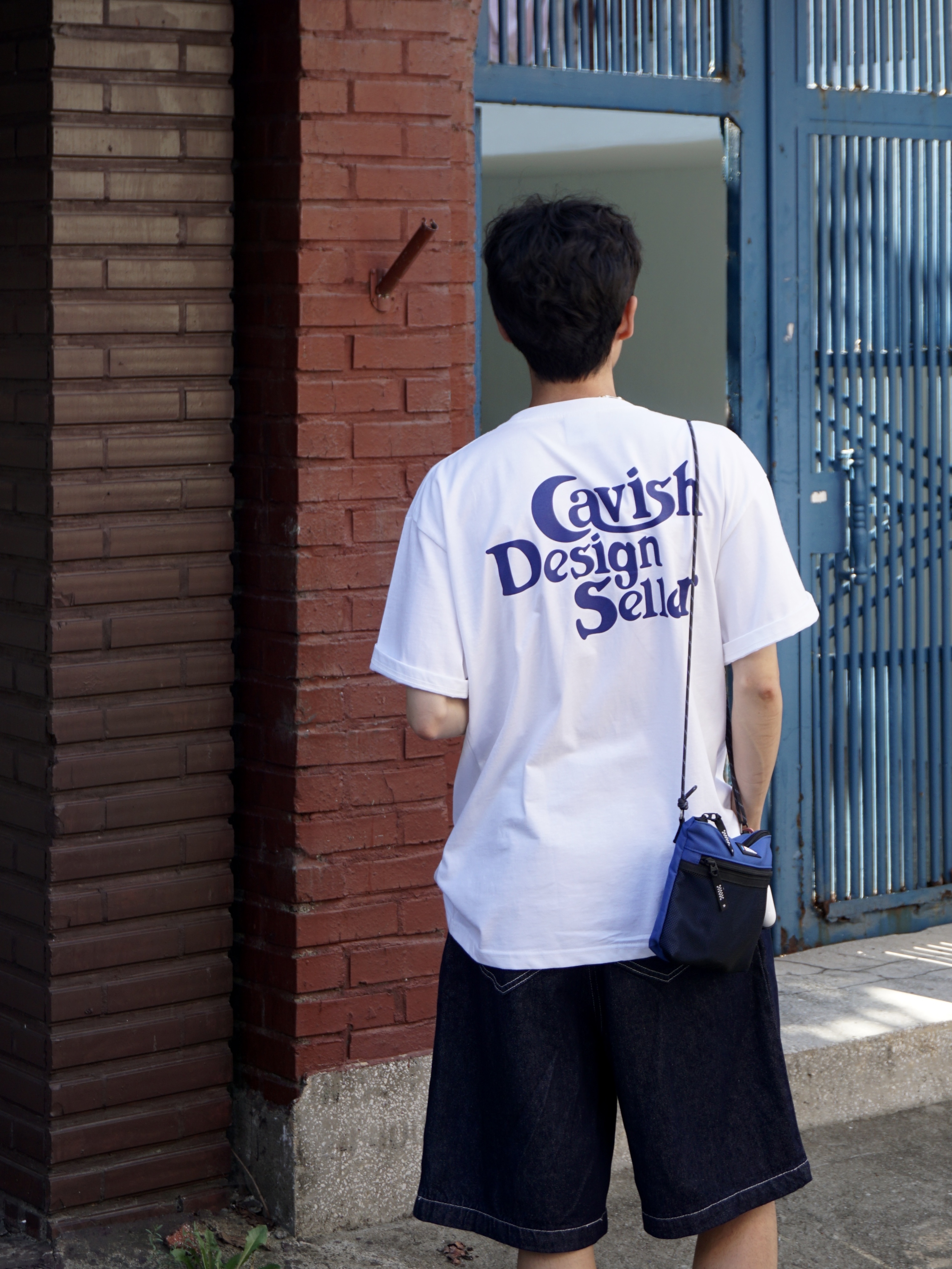 CAVISH Seller Logo SS Tee White 착용 스타일 - 6
