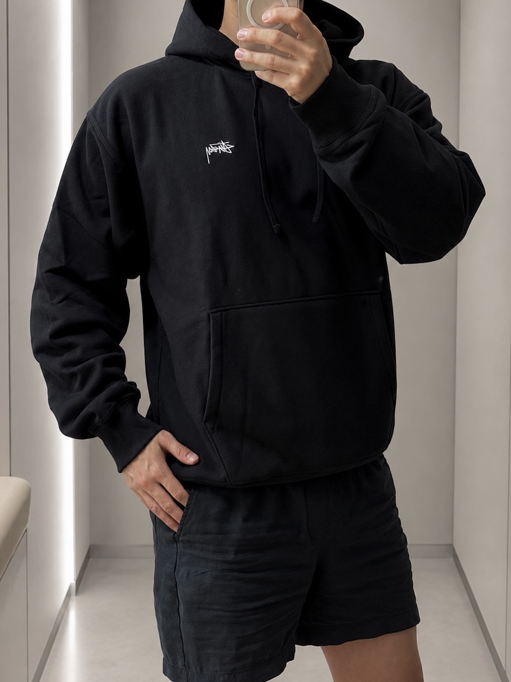 Stussy Stock Logo Hoodie Washed Black, Telfar x Eastpak Circle Bag Black 착용 스타일 - 2