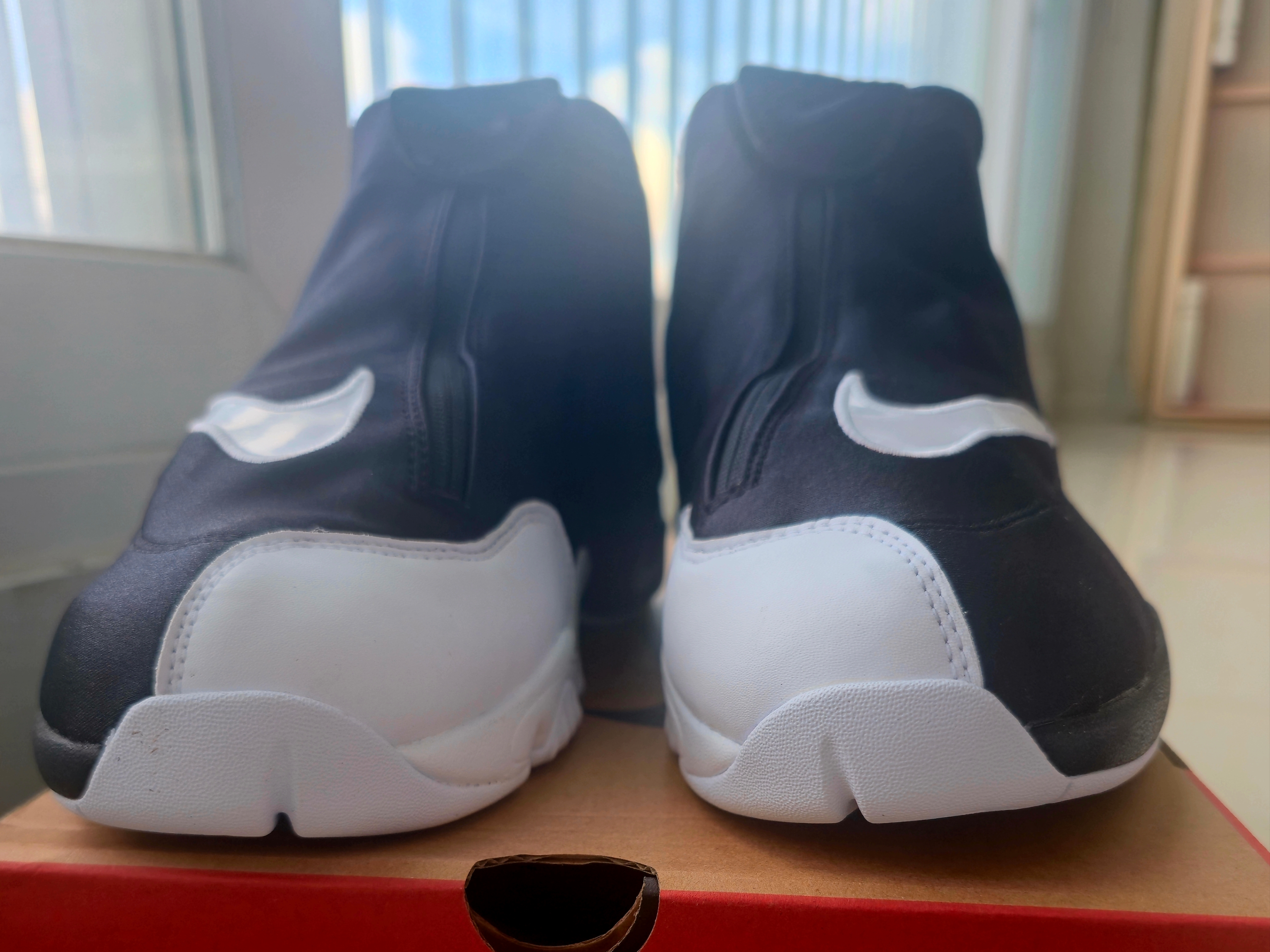 Nike Air Zoom Flight 98 The Glove Black White 착용 스타일 - 2