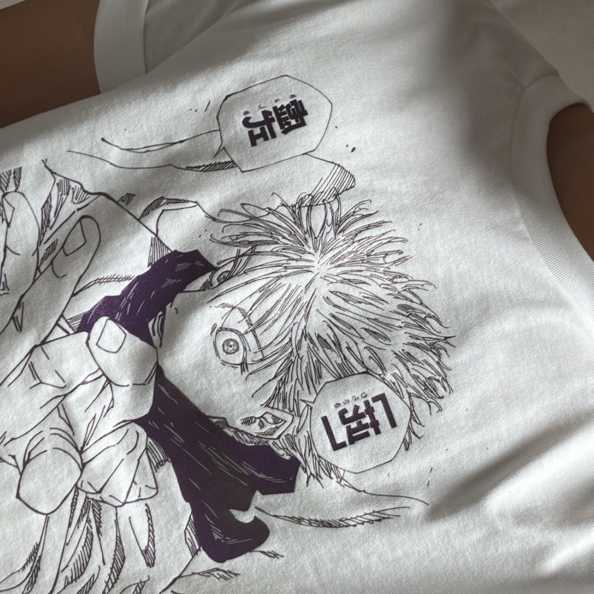 Uniqlo UT Shueisha 100th Anniversary Jujutsu Kaisen T-Shirt White 착용 스타일