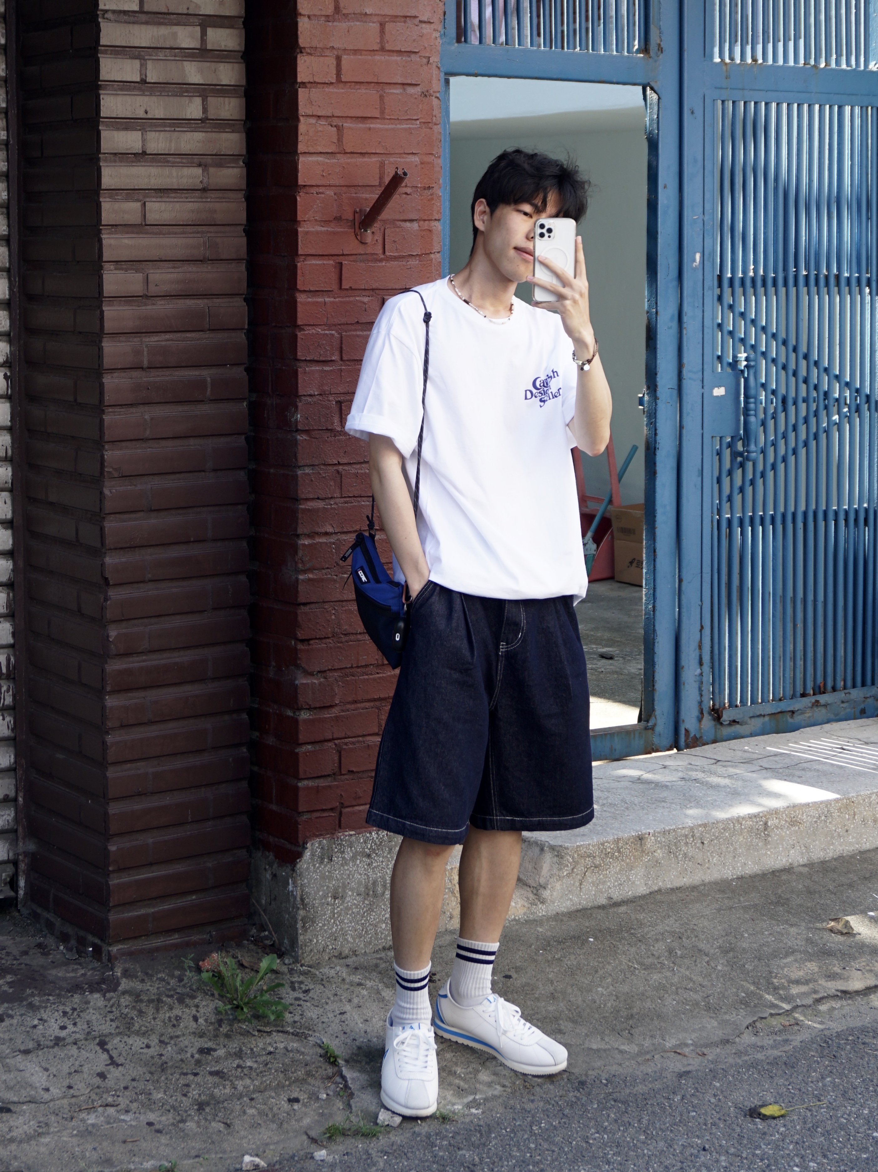 CAVISH Seller Logo SS Tee White 착용 스타일 - 2