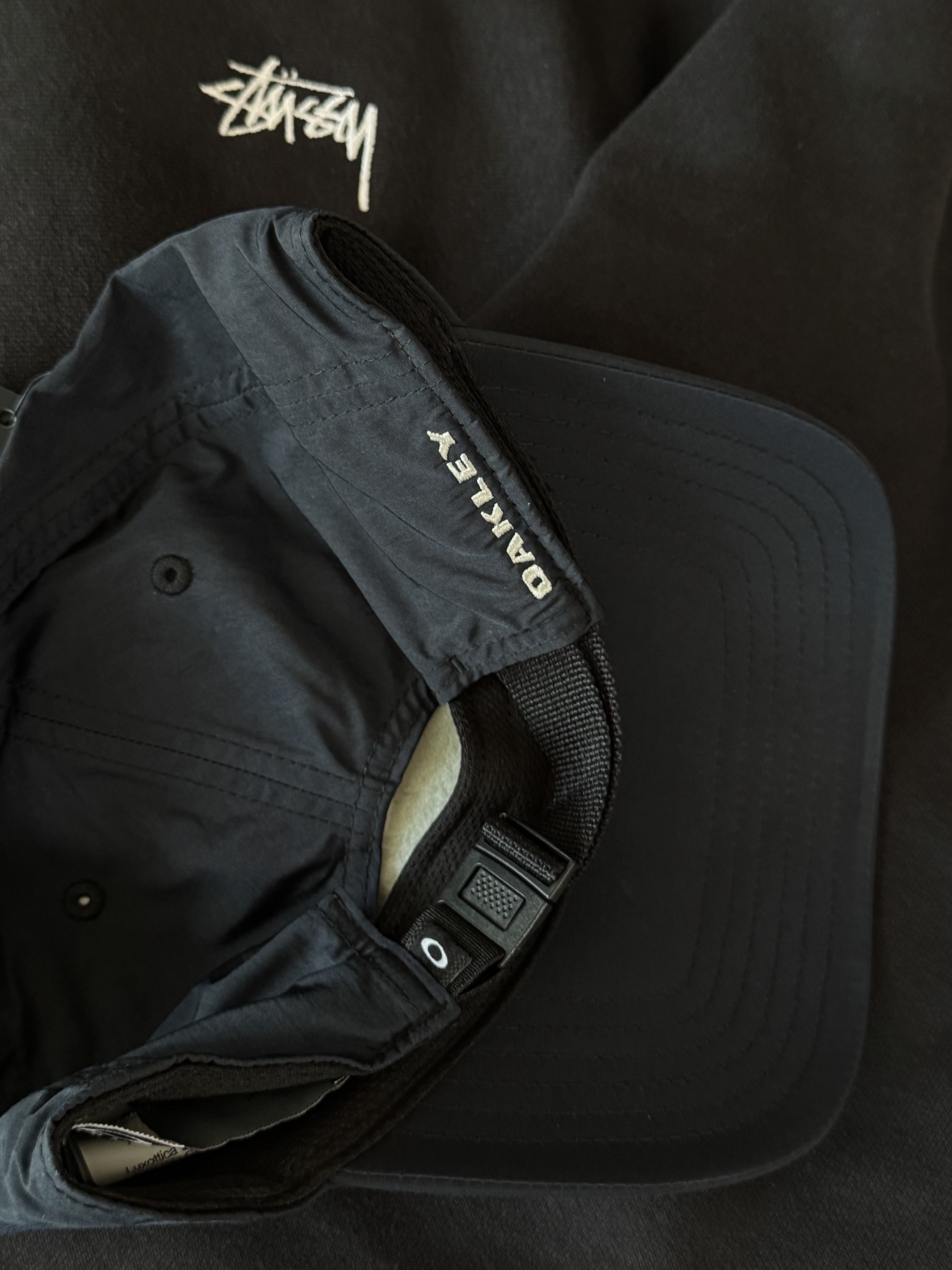Stussy Stock Logo Hoodie Washed Black, Telfar x Eastpak Circle Bag Black 착용 스타일 - 8