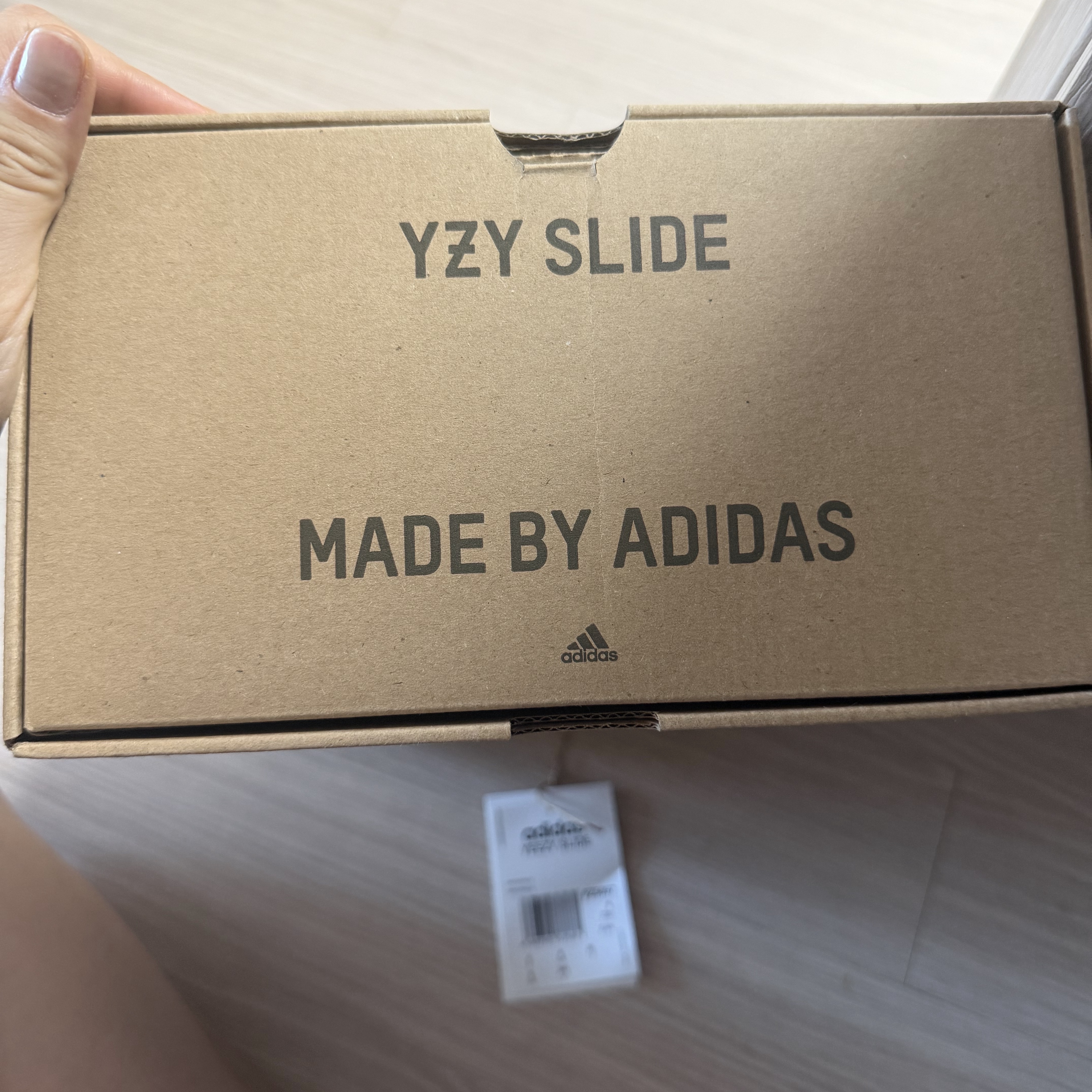 Adidas Yeezy Slide Bone 2022/2023 착용 스타일 - 1