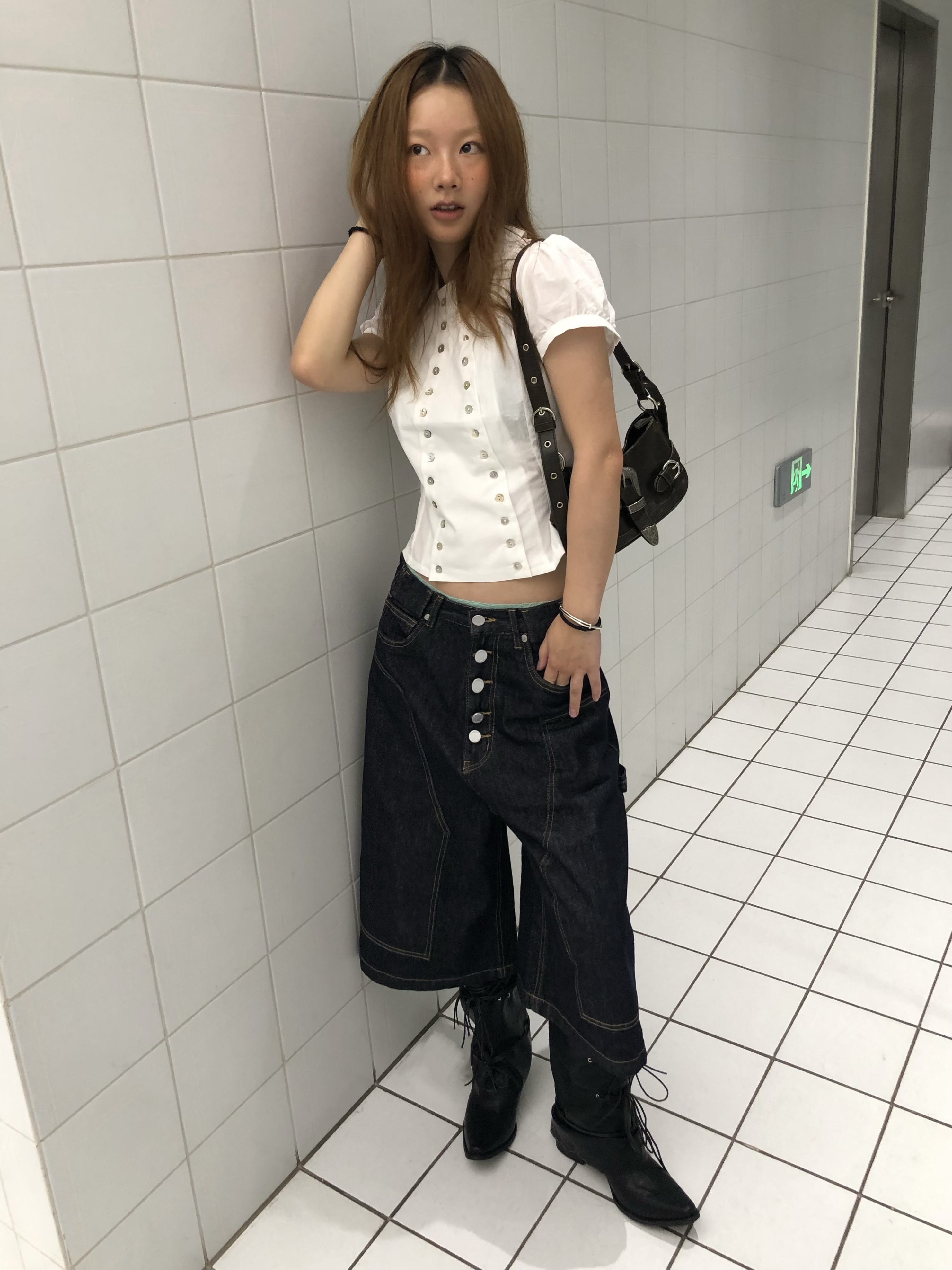 STEEPC Lazy Indigo Bermuda Jeans 착용 스타일 - 1