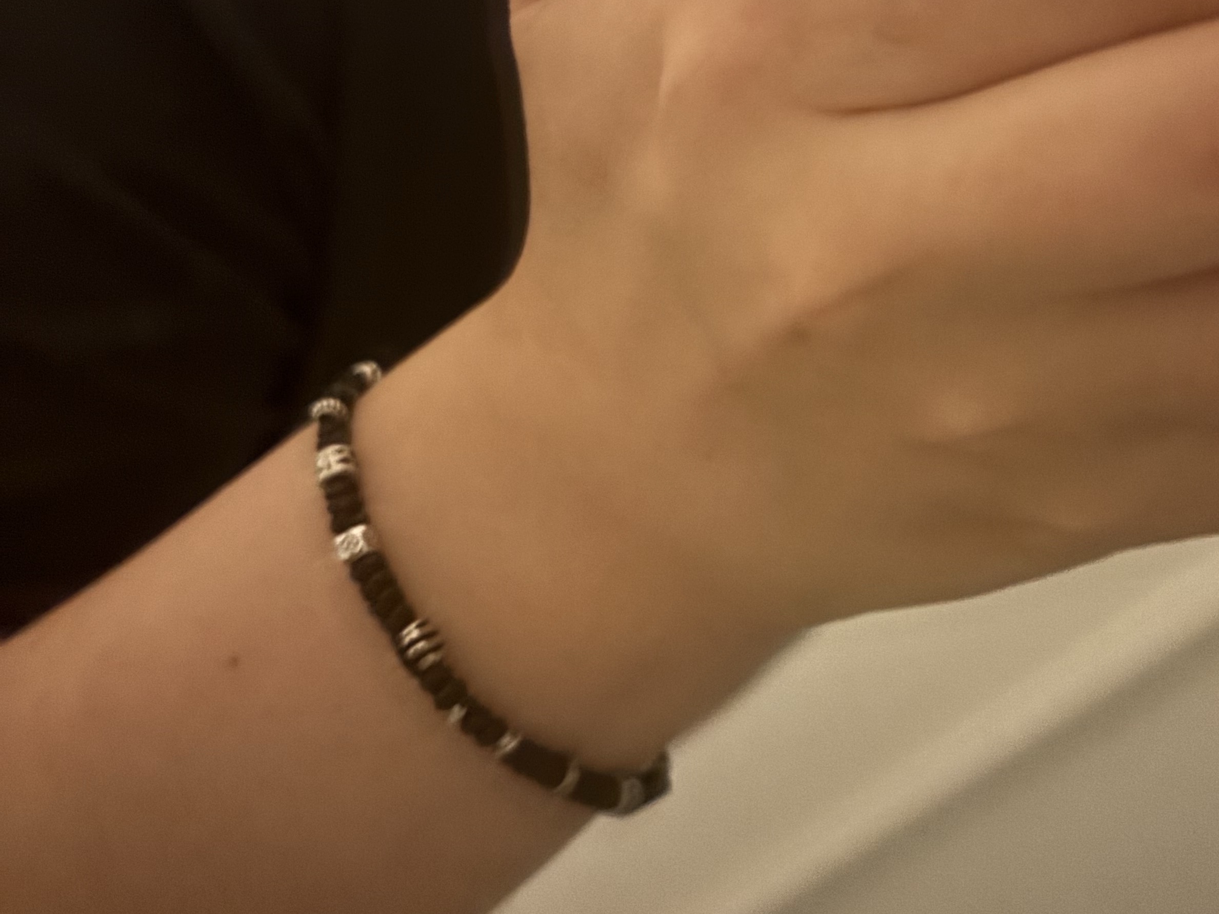 Libertiworko Tiny Knot Bracelet 착용 스타일