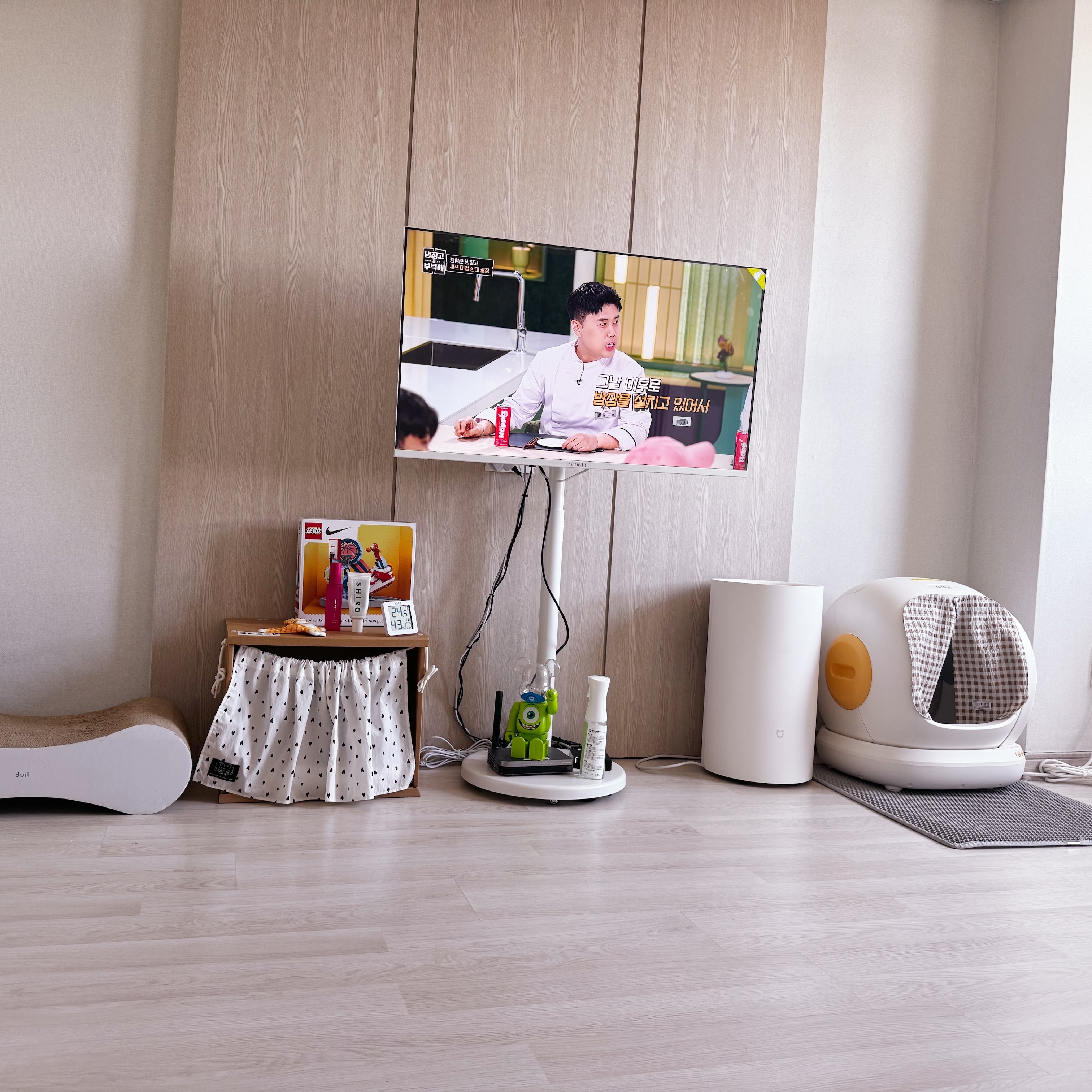 [15% 쿠폰] WIDEVU WideMovingVu White Edition V3 Set QLED 101cm(40 in) FHD Smart Mobile TV 착용 스타일