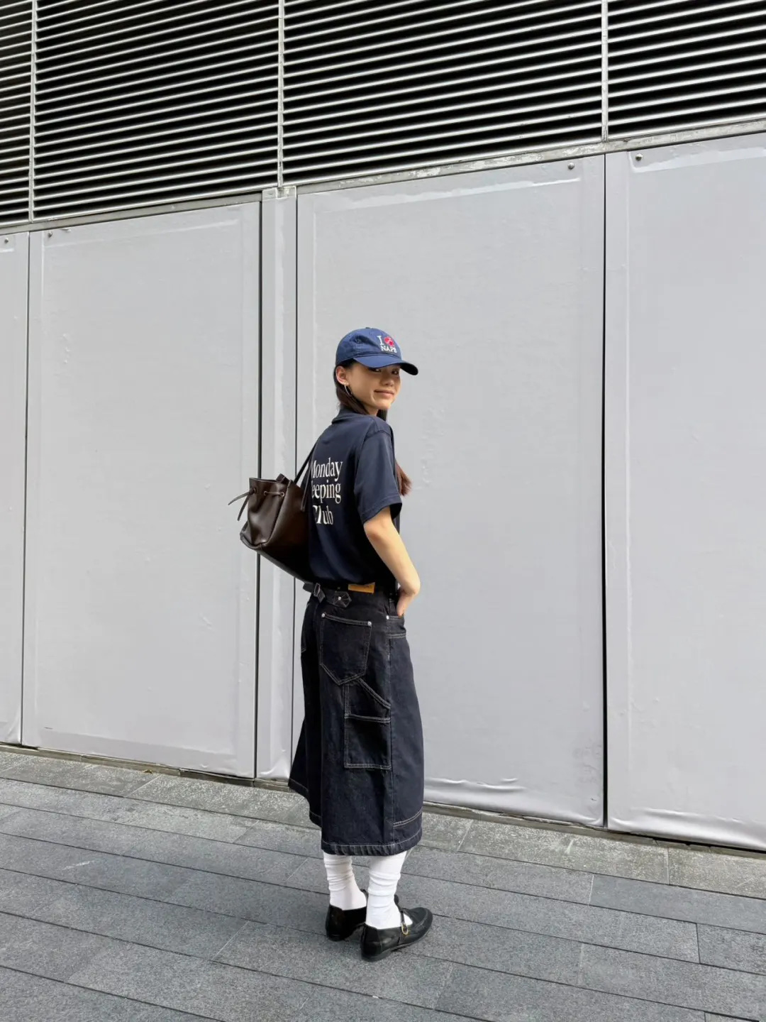 STEEPC Lazy Indigo Bermuda Jeans 착용 스타일 - 2