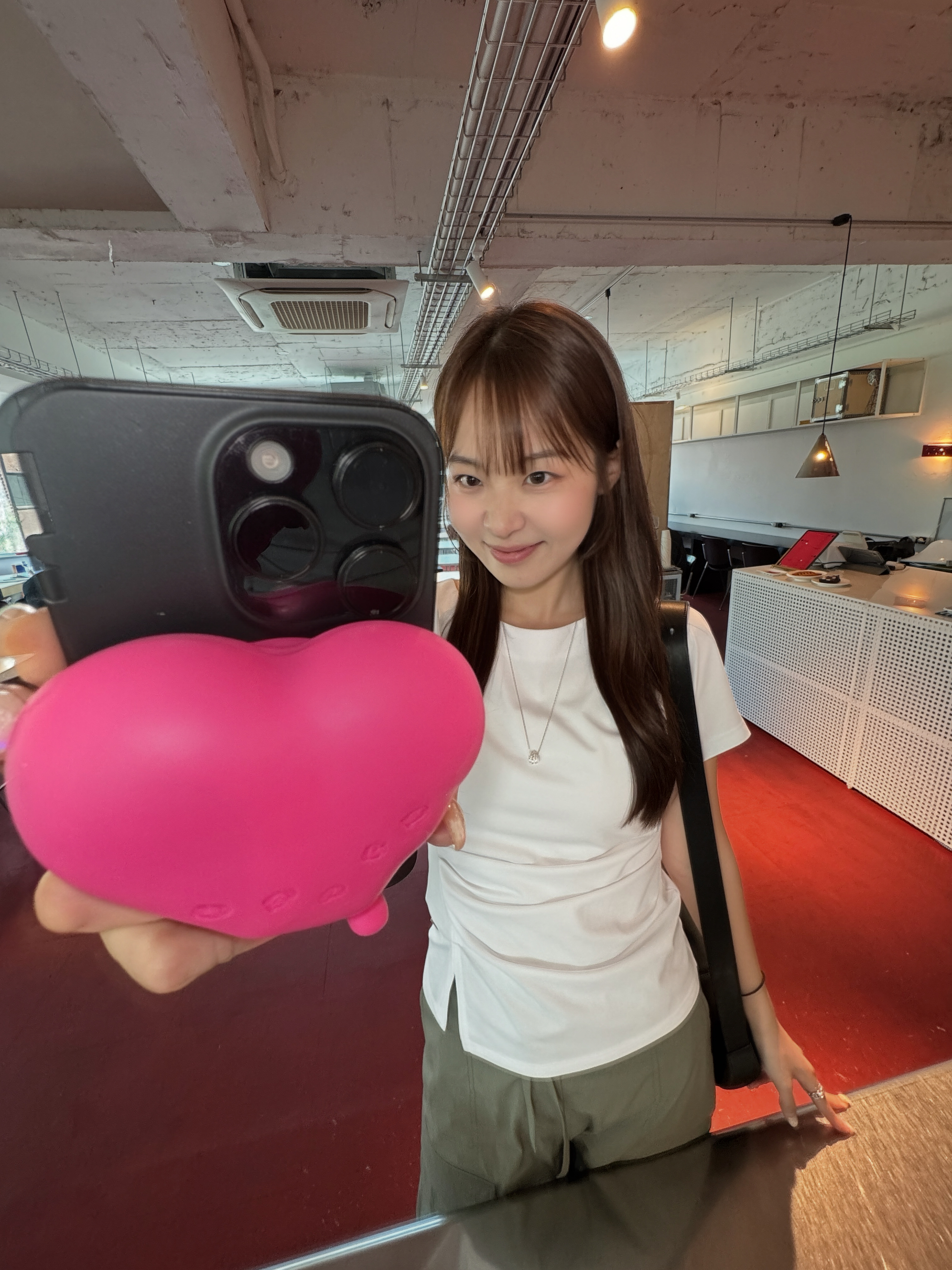 GRAGG MAGSAFE FLOW HEART BATTERY [9 COLOR] 착용 스타일 - 3