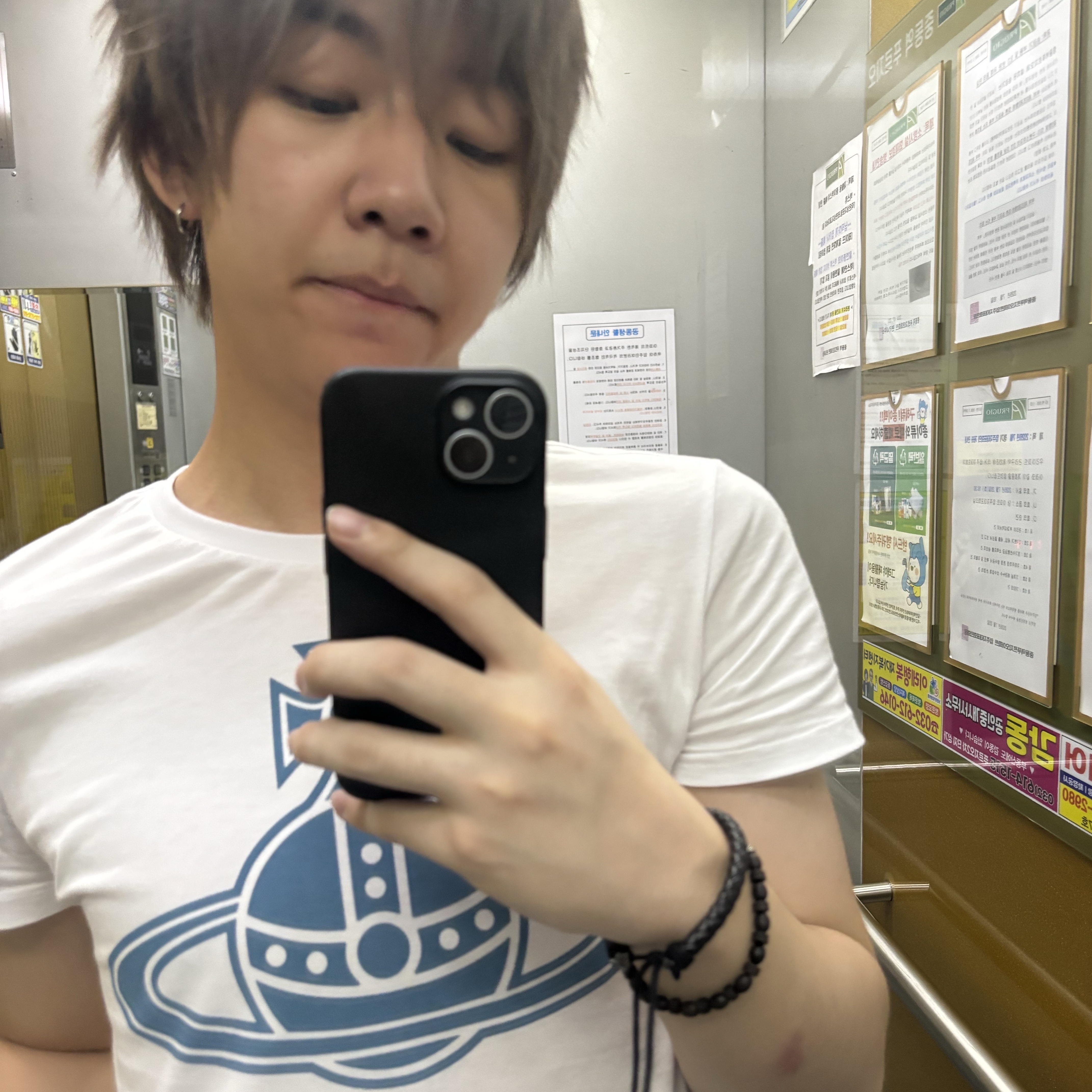 Vivienne Westwood Paris Orb Peru T-Shirt White 착용 스타일 - 2