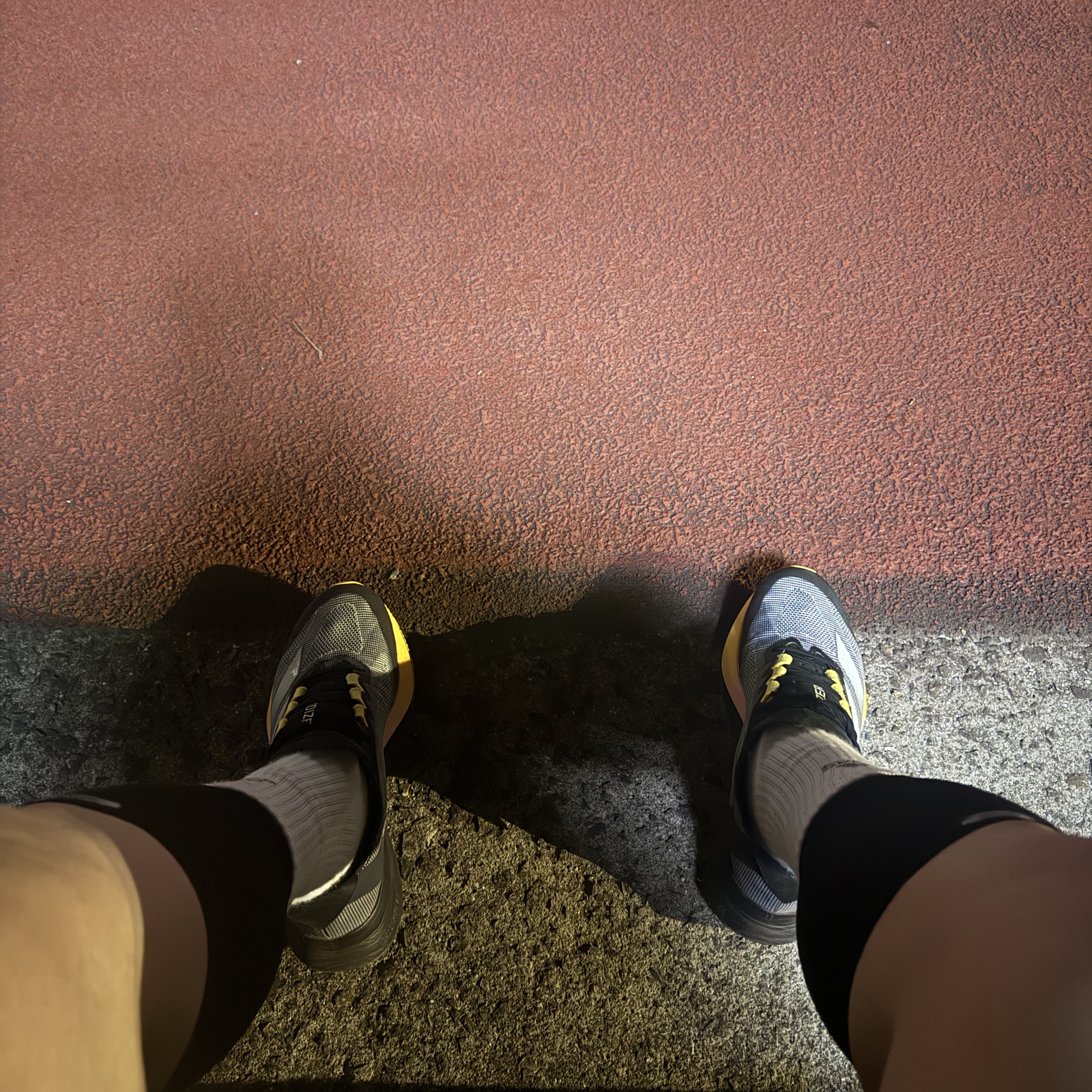 Adidas Adizero Boston 12 Core Black Zero Metalic 착용 스타일