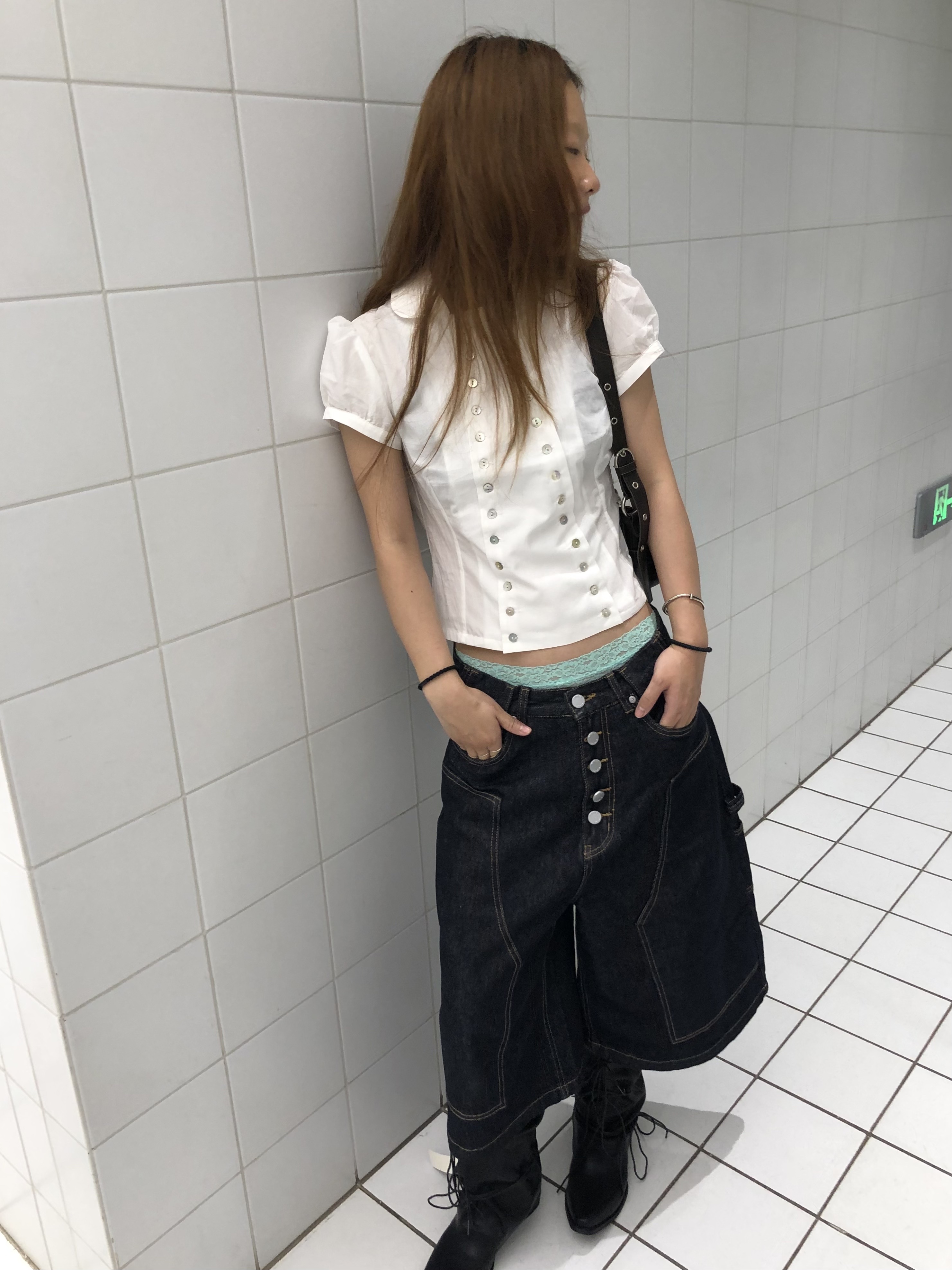 STEEPC Lazy Indigo Bermuda Jeans 착용 스타일 - 2