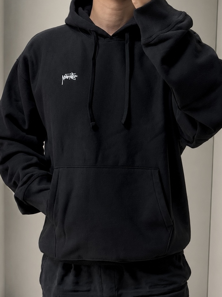 Stussy Stock Logo Hoodie Washed Black, Telfar x Eastpak Circle Bag Black 착용 스타일 - 3