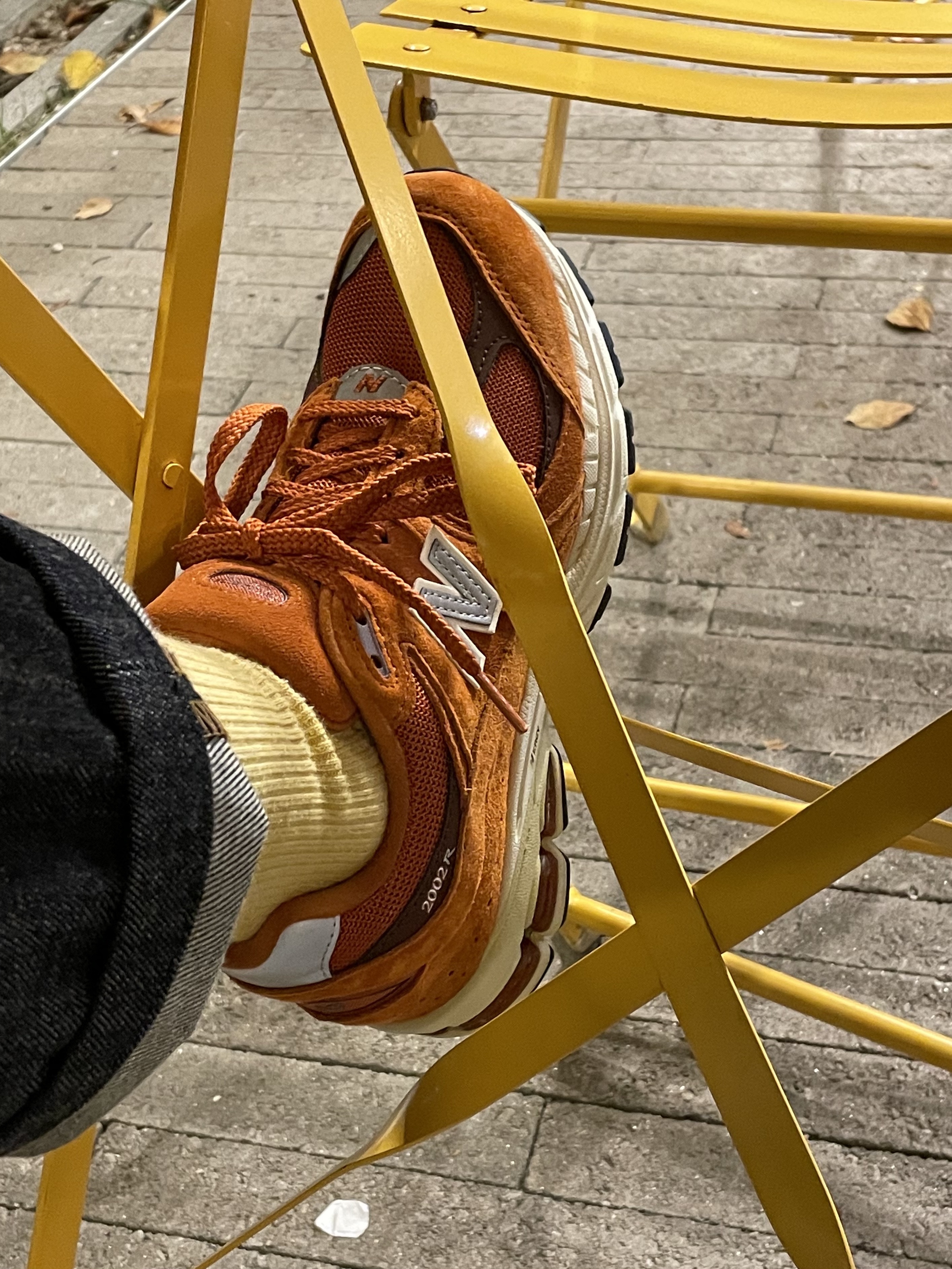 New Balance 2002R Rust Oxide 착용 스타일 - 4