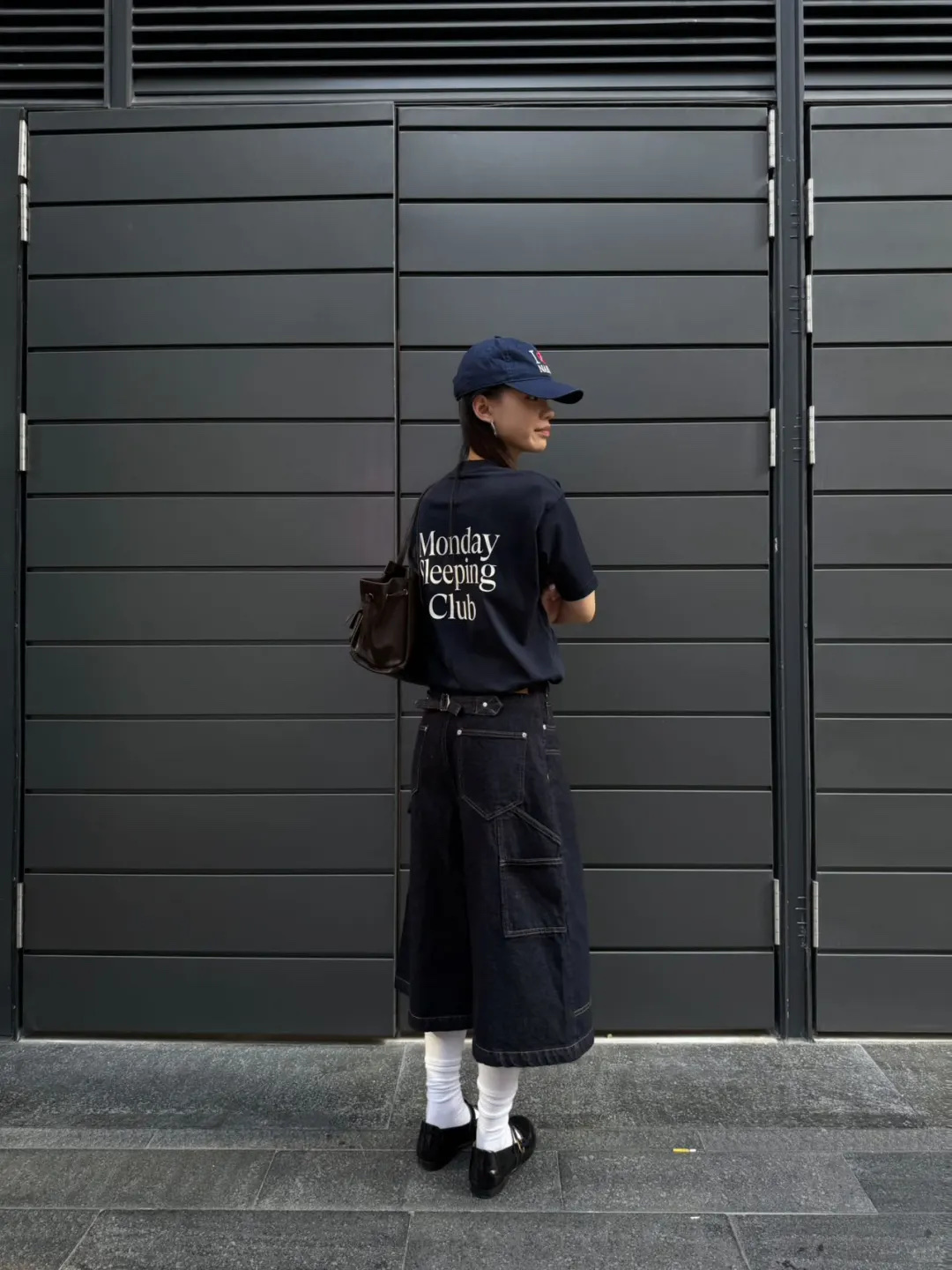 STEEPC Lazy Indigo Bermuda Jeans 착용 스타일 - 1