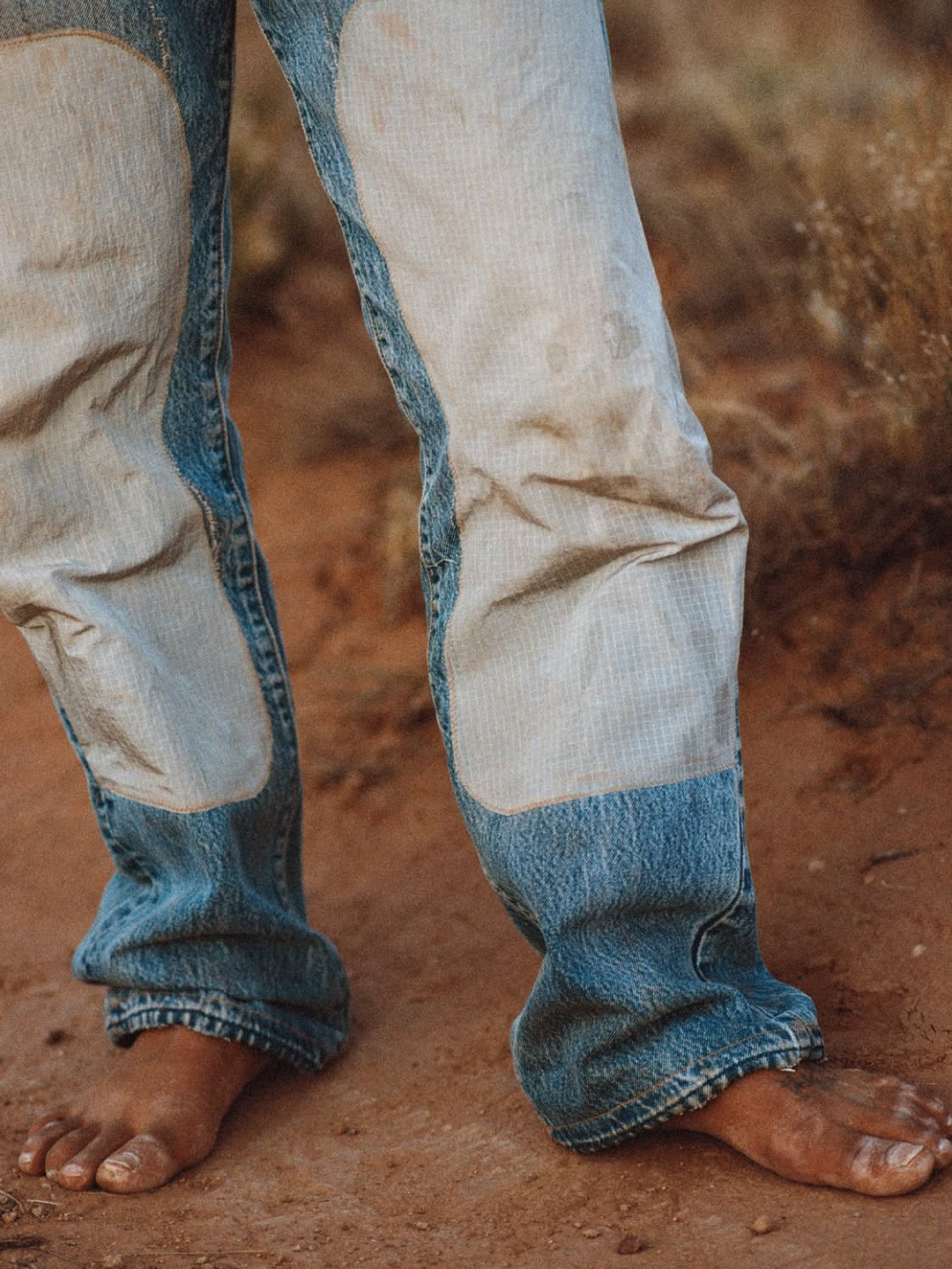 Satisfy x Levi's Re‑Possessed Climb Shirt Aged Blue, Satisfy x Levi's Re‑Possessed 501 Climb Jeans Aged Blue 착용 스타일 - 4