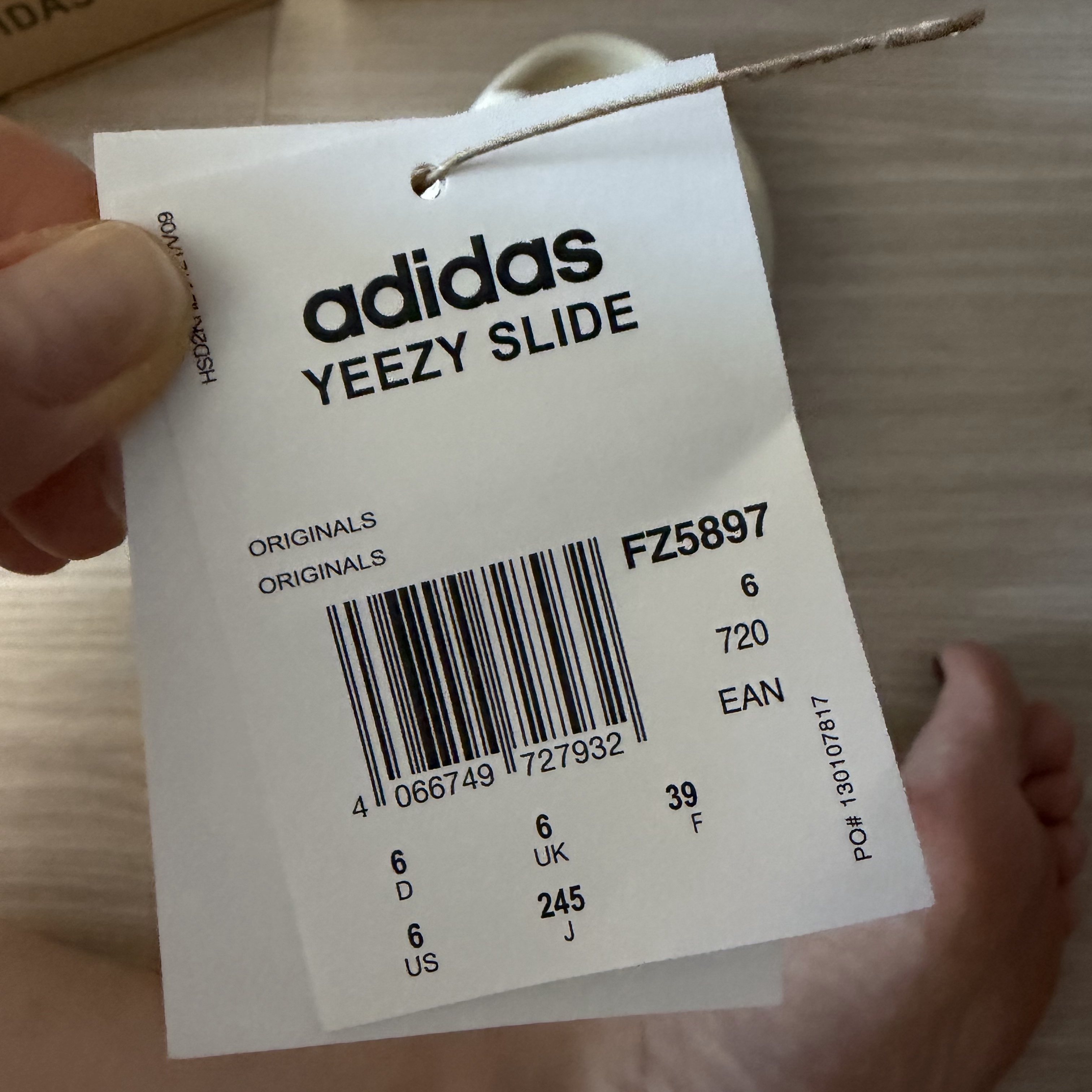 Adidas Yeezy Slide Bone 2022/2023 착용 스타일 - 5