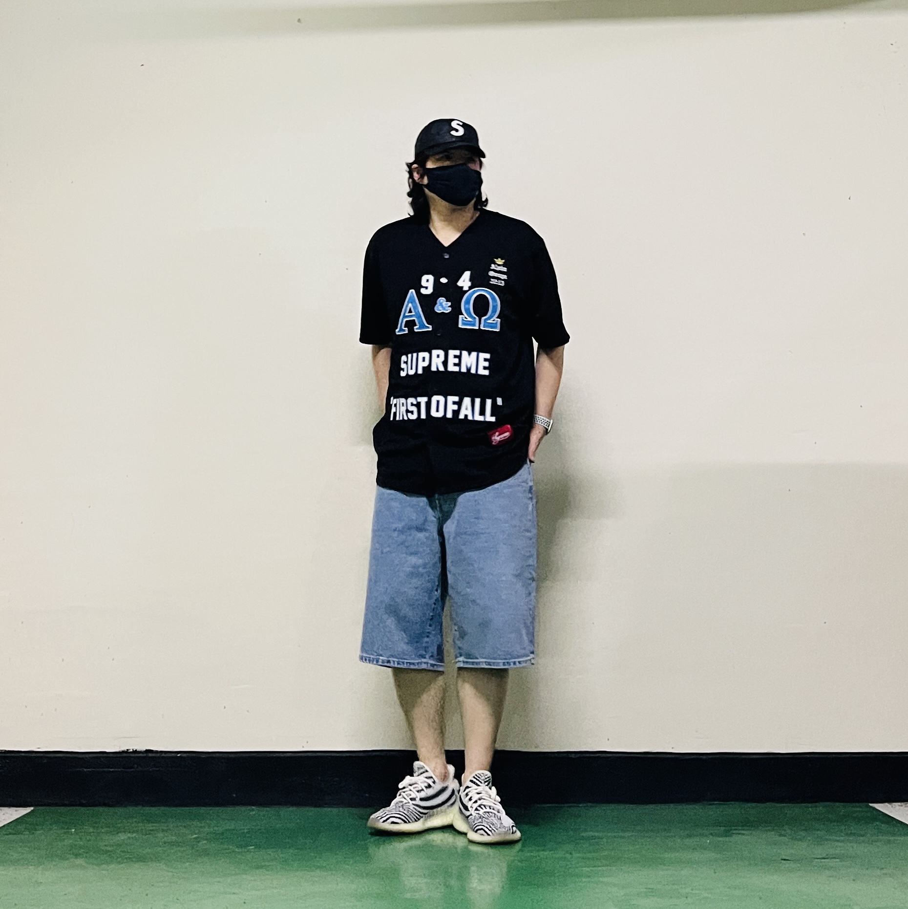Supreme Alpha Omega Baseball Jersey Black - 24FW, Supreme Baggy Denim Short Washed Indigo - 26SS 착용 스타일 - 6