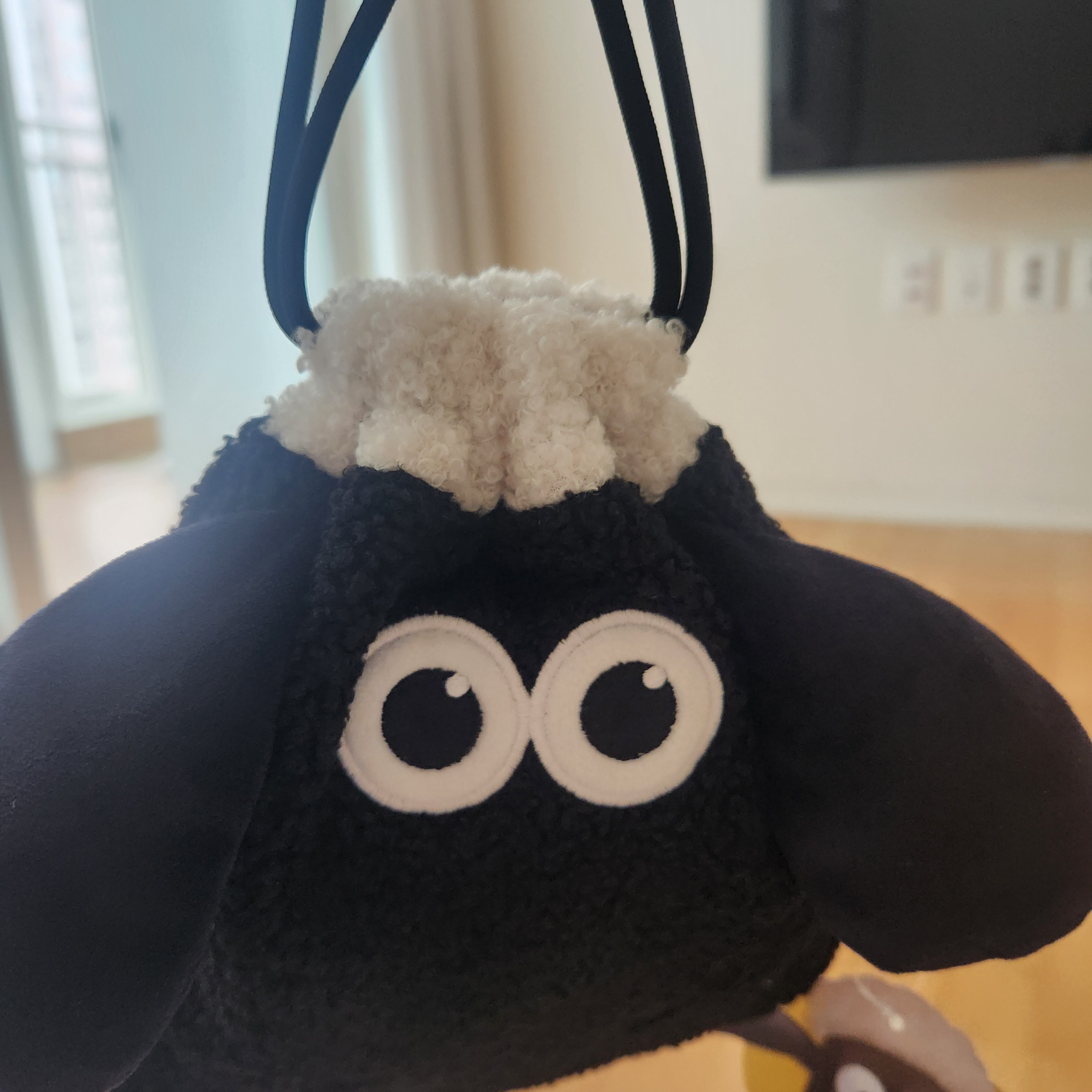 Dream C&C Shaun The Sheep Pouch Bag 20cm 착용 스타일