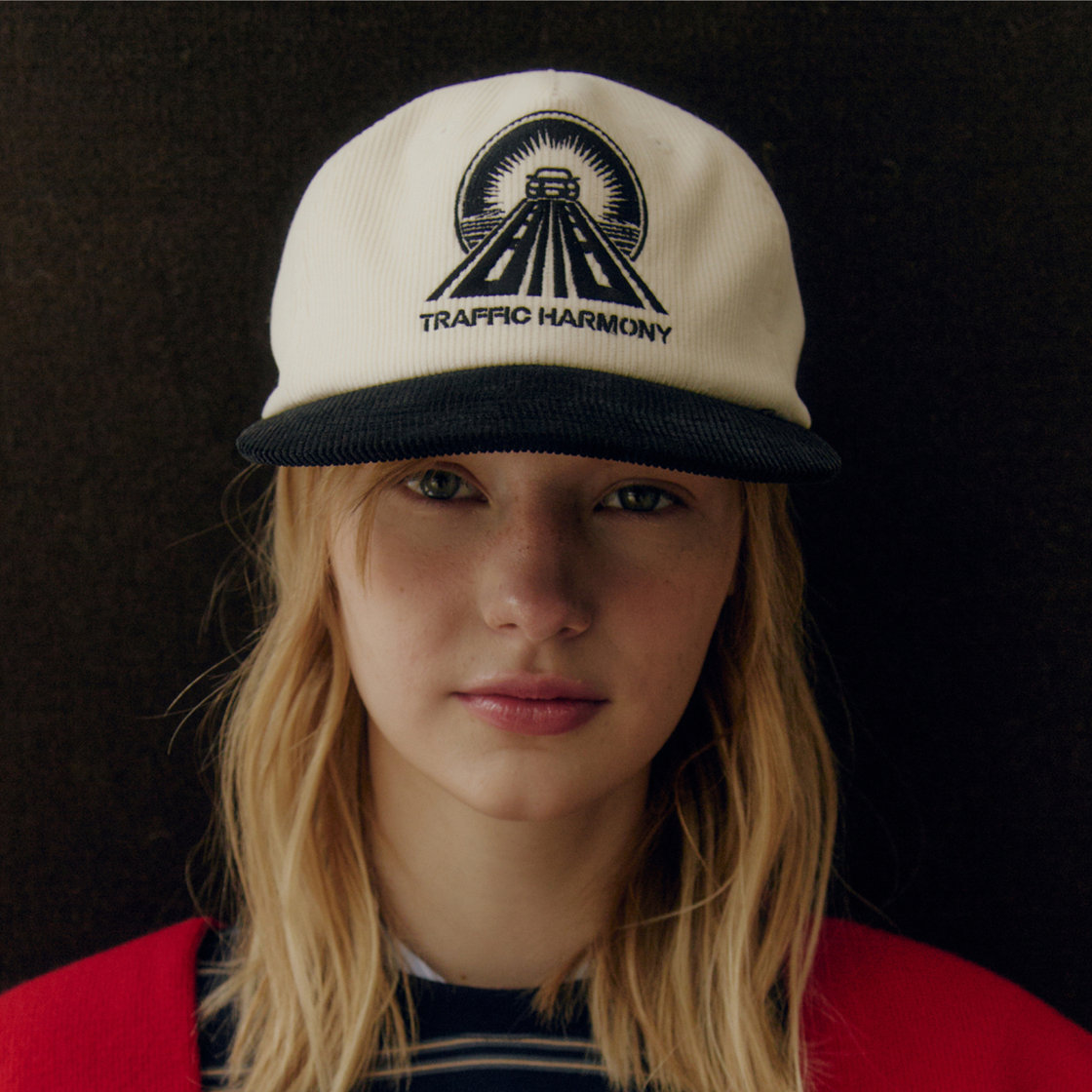 트래픽하모니 코듀로이 드라이브 로고 딥핏 5패널 캡 아이보리&블랙(Traffic Harmony Corduroy Drive Logo Deep Fit 5-Panel Cap Ivory & Black) - 5
