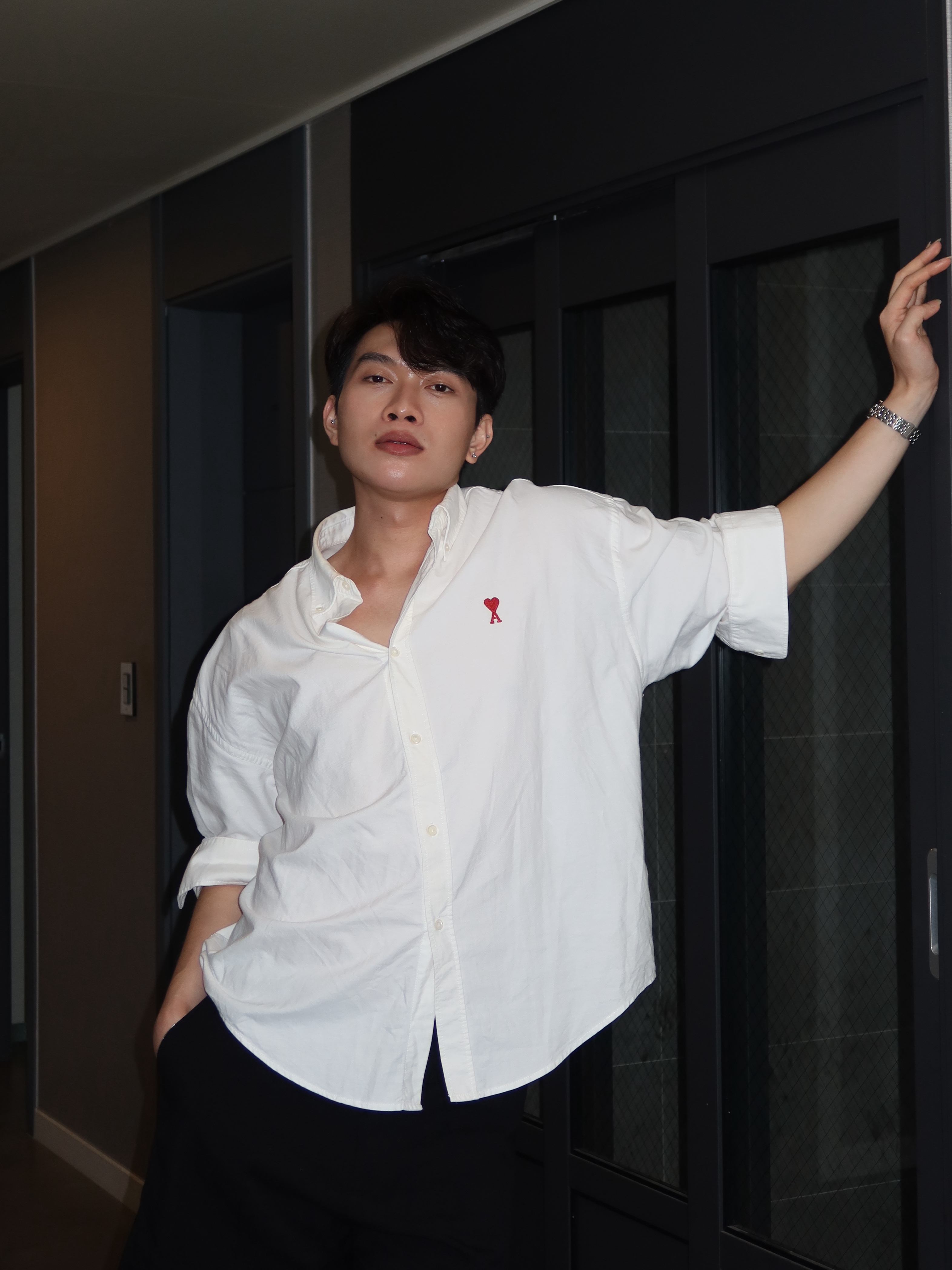 AMI de Coeur Boxy Fit Shirt Natural White 착용 스타일 - 1