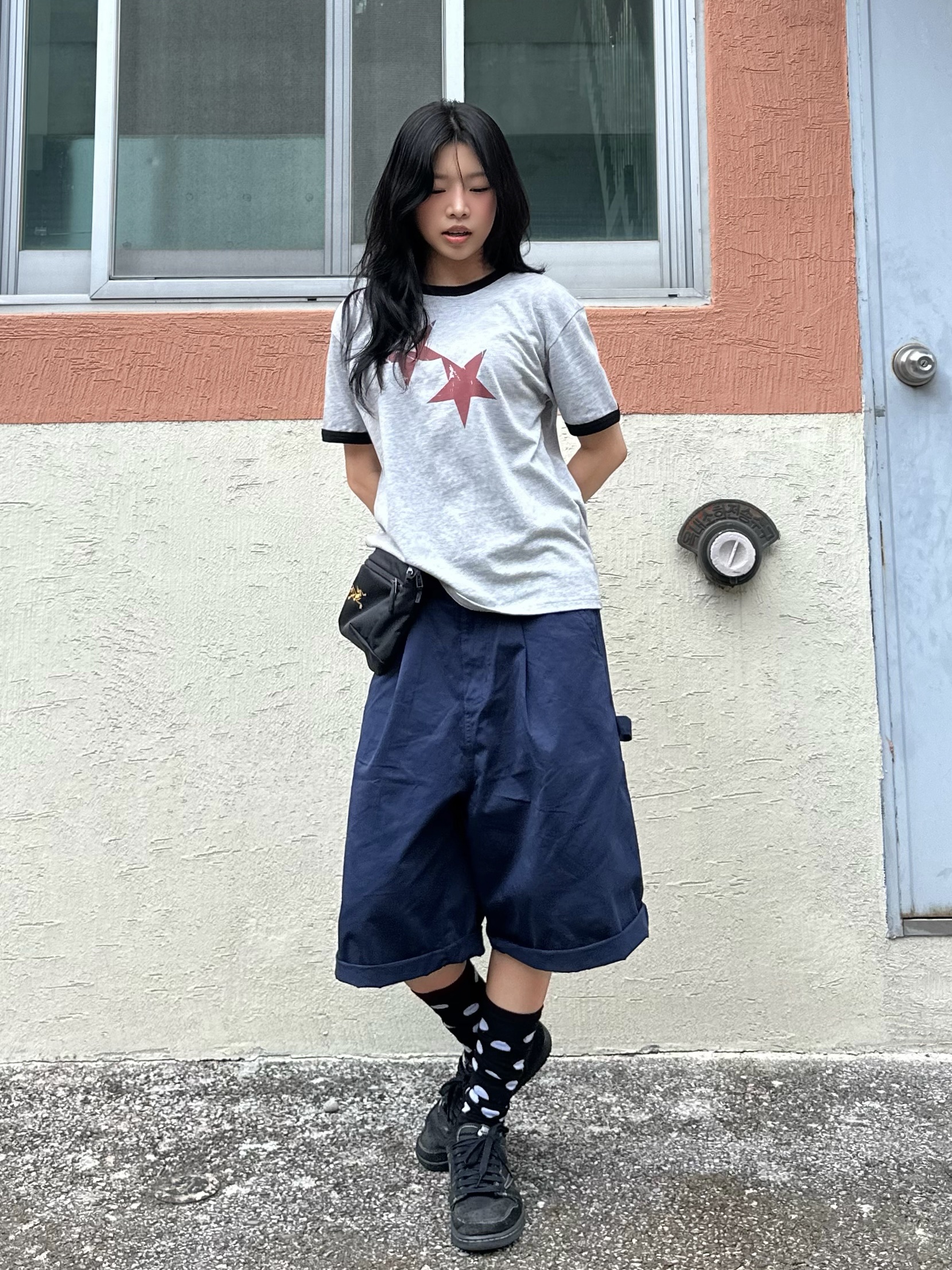 CAVISH Twin Star Ringer SS Tee Grey 착용 스타일 - 1